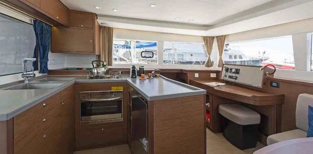 Lagoon 450 Fly Evi — jahifoto 4