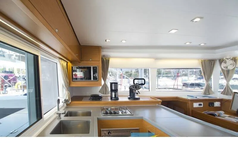 Lagoon 450 Fly Hydra VIII — foto dello yacht n. 3