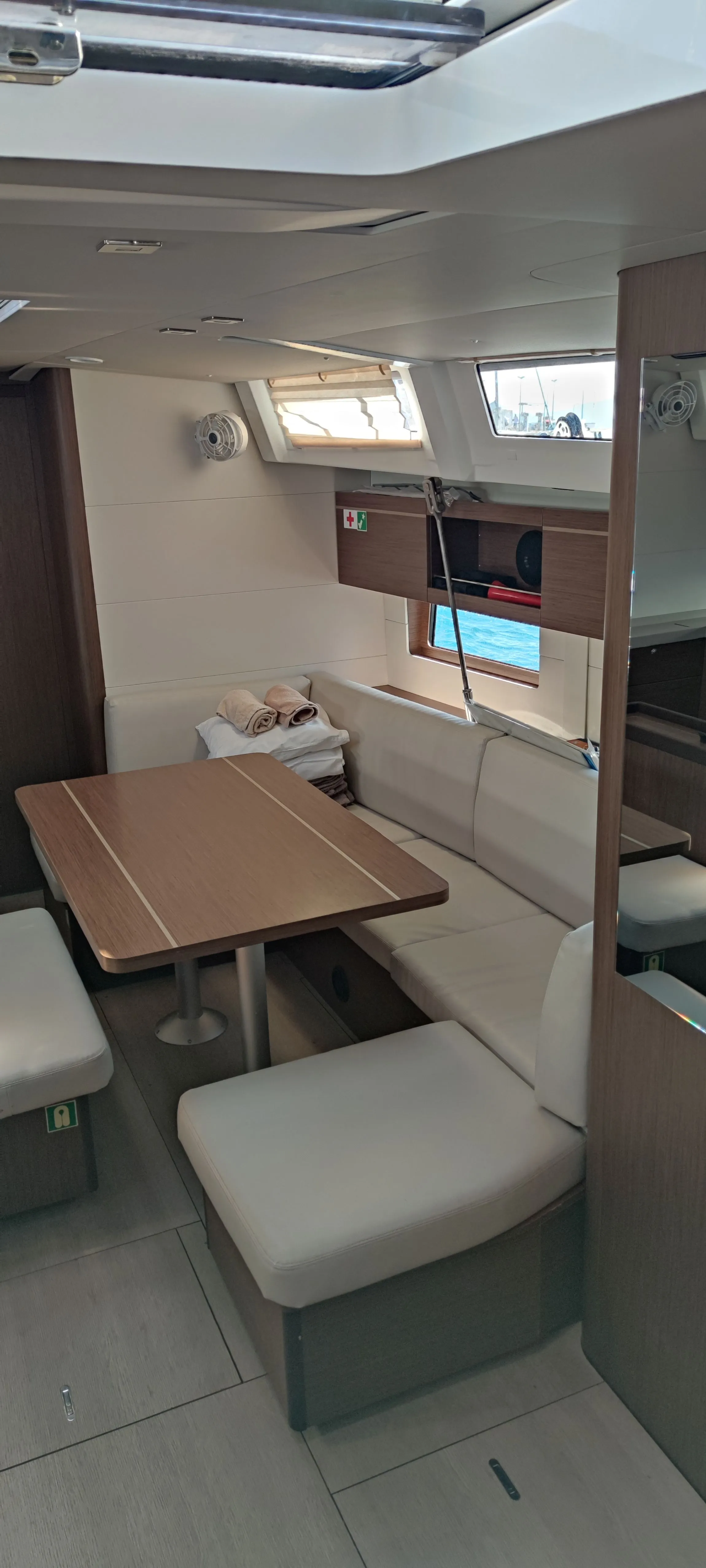 Oceanis 46.1 Everest — снимка на яхтата 5