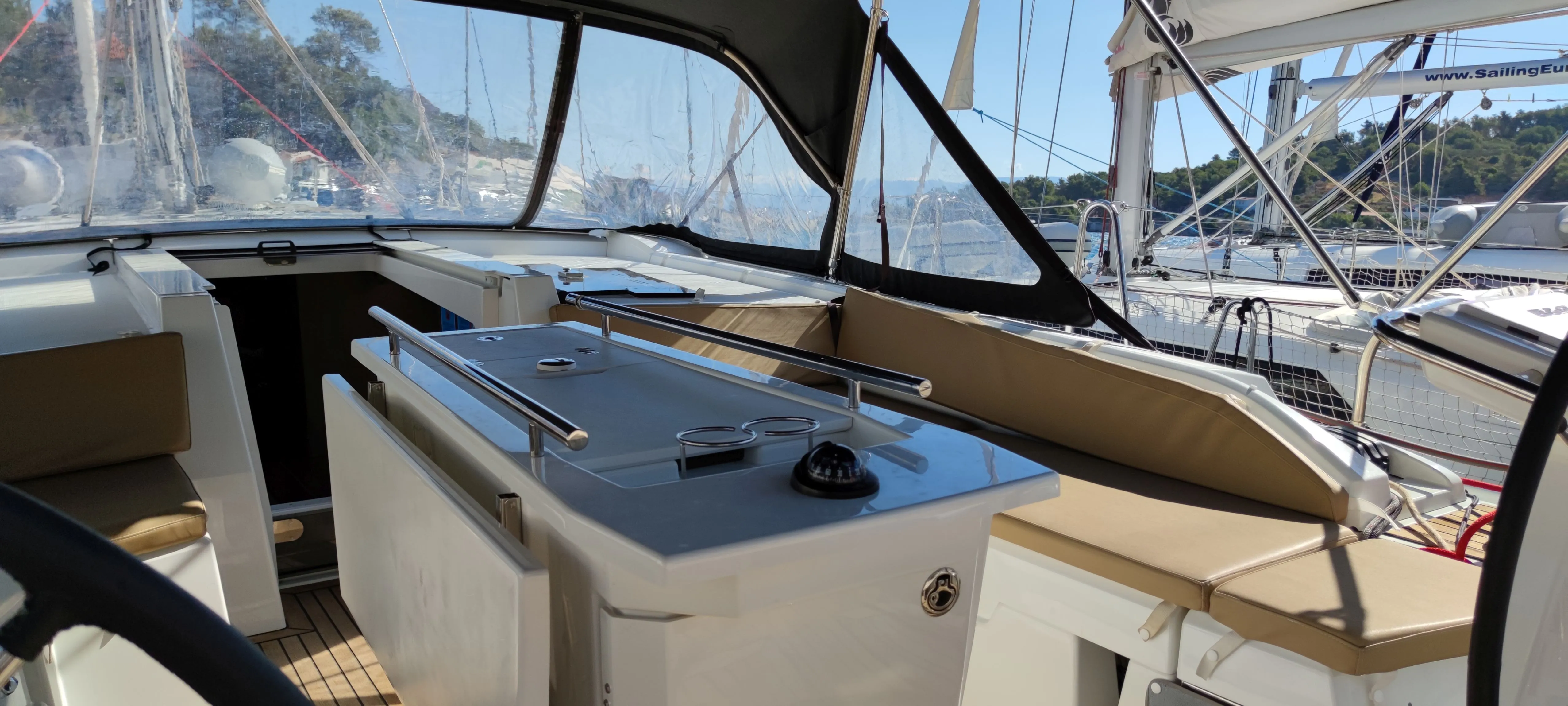 Oceanis 46.1 Everest — снимка на яхтата 25