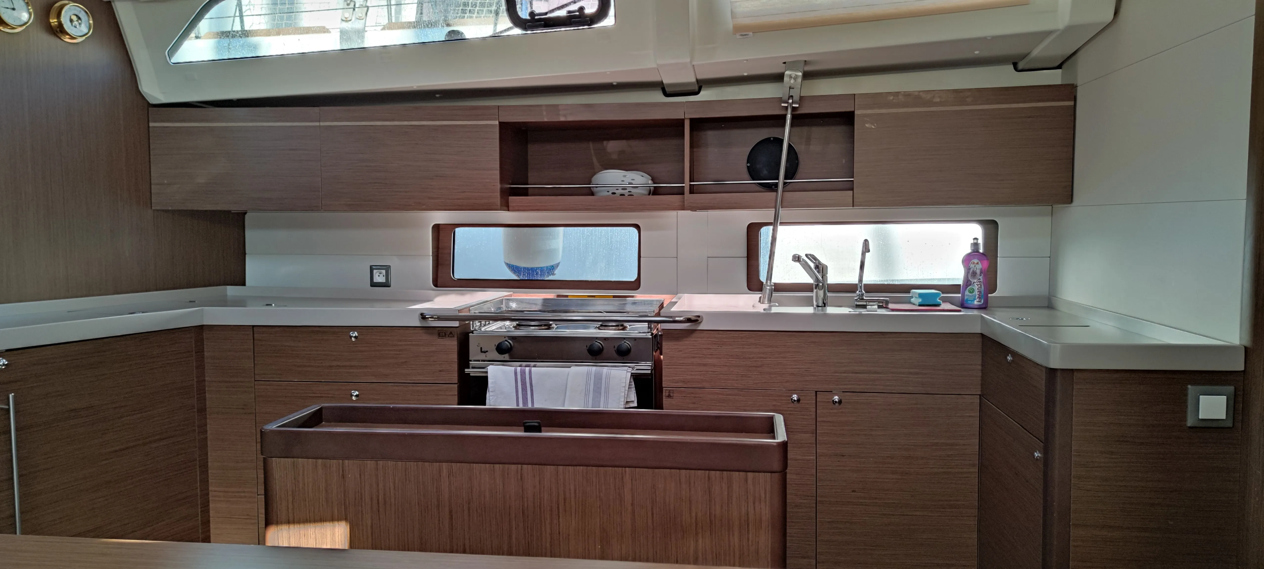 Oceanis 46.1 Everest — снимка на яхтата 22