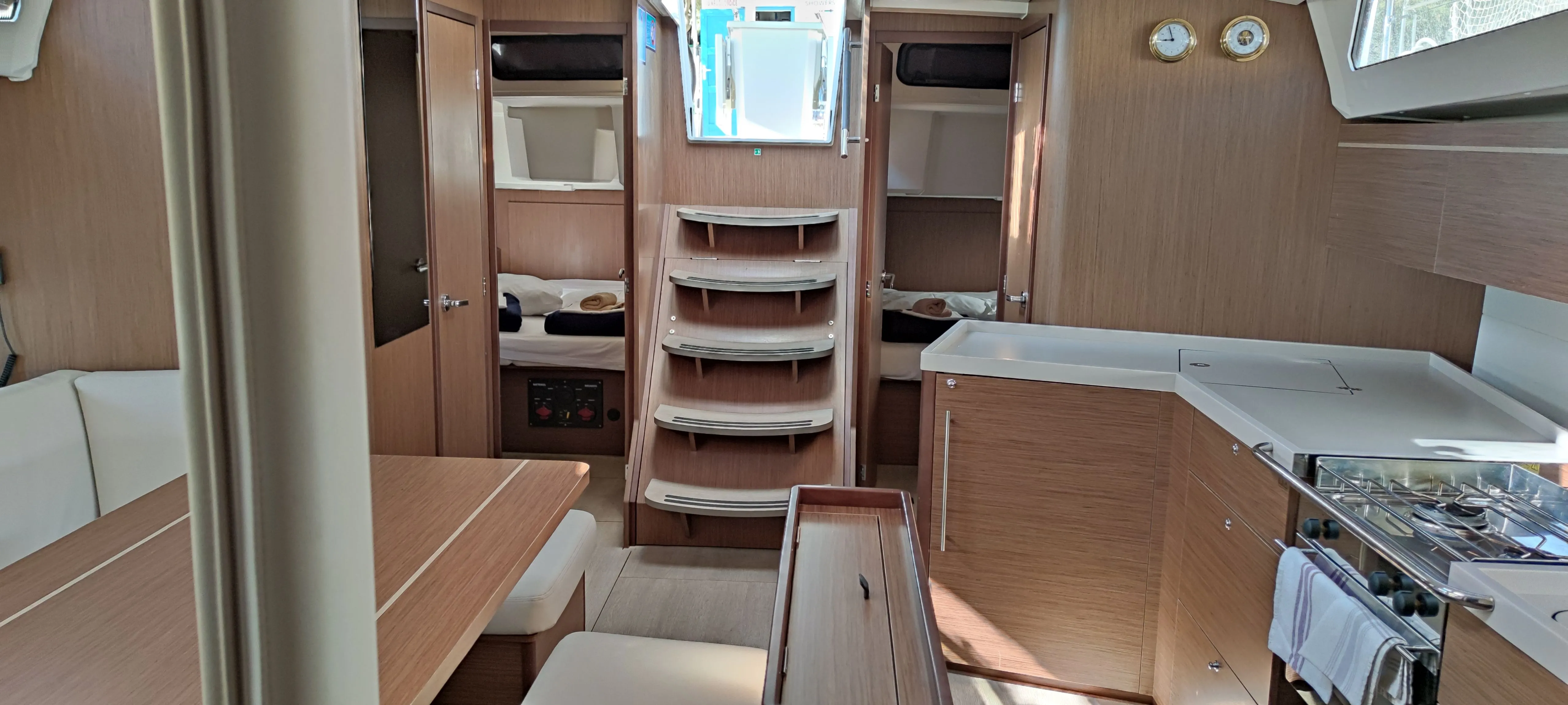 Oceanis 46.1 Everest — снимка на яхтата 3
