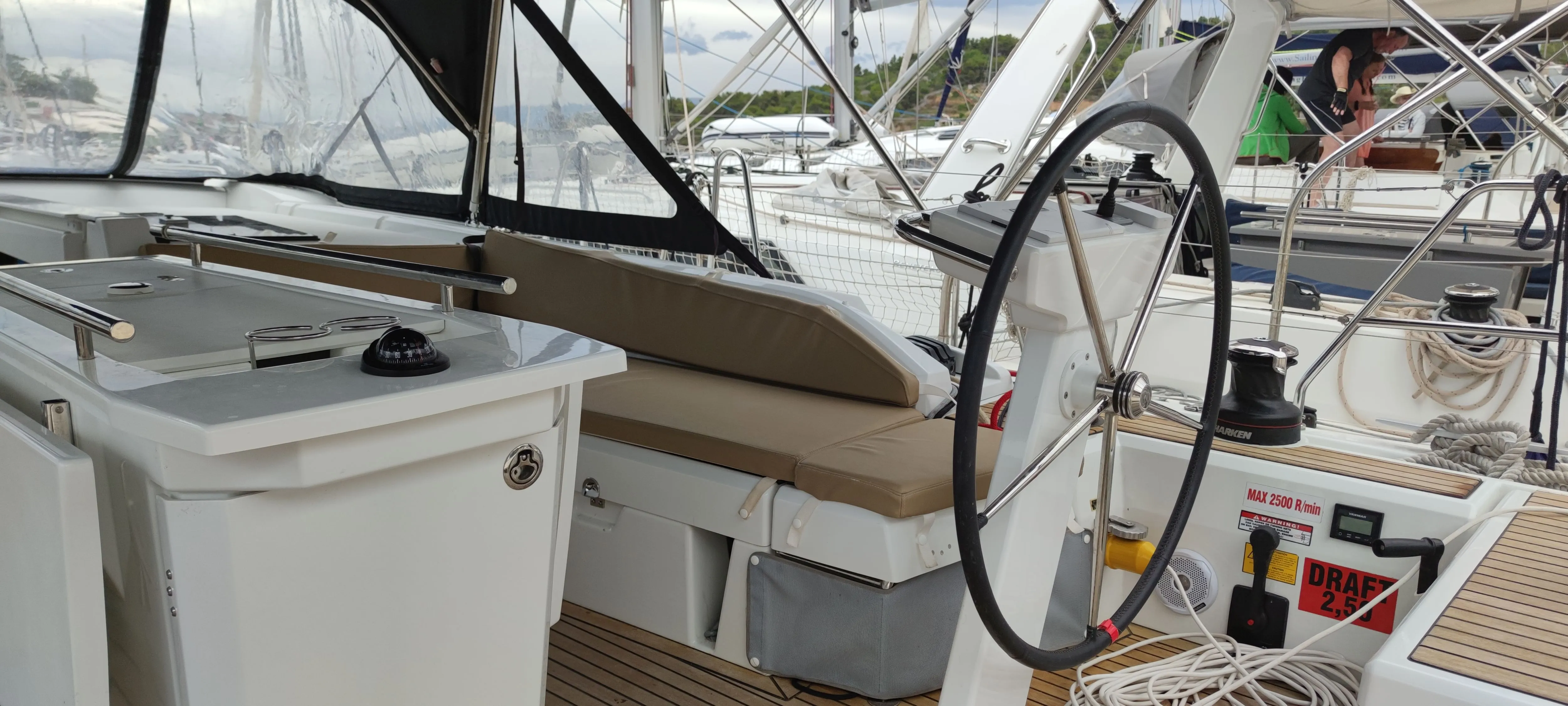 Oceanis 46.1 Everest — снимка на яхтата 16