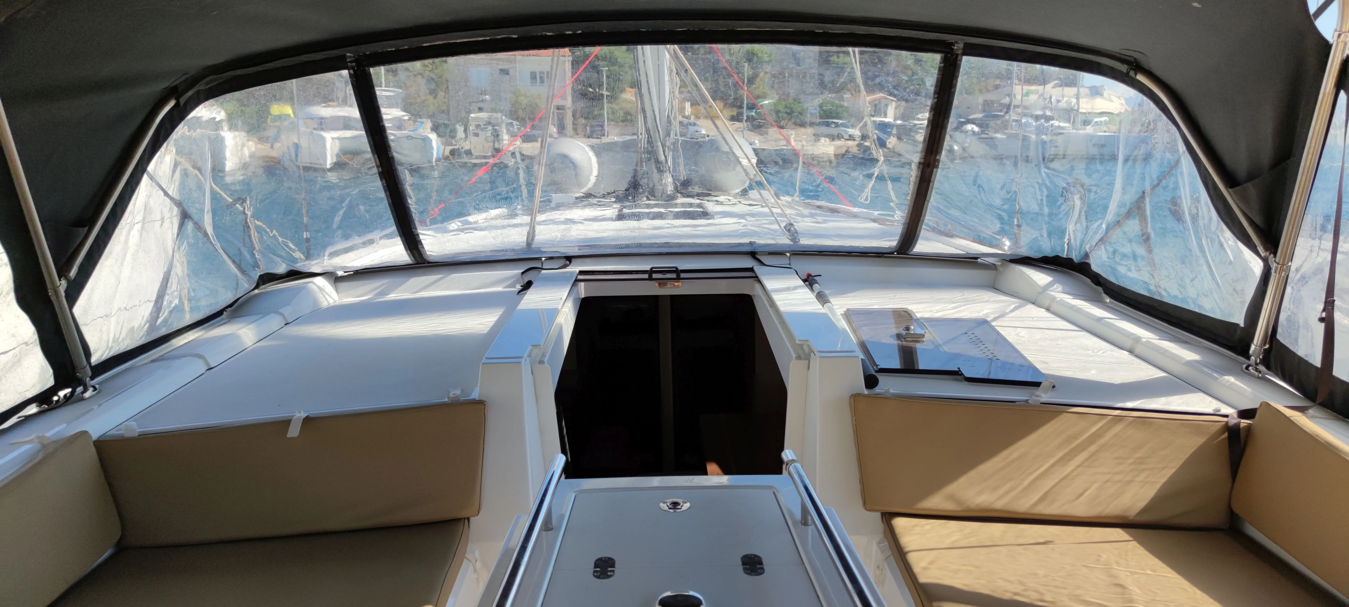 Oceanis 46.1 Everest — снимка на яхтата 13