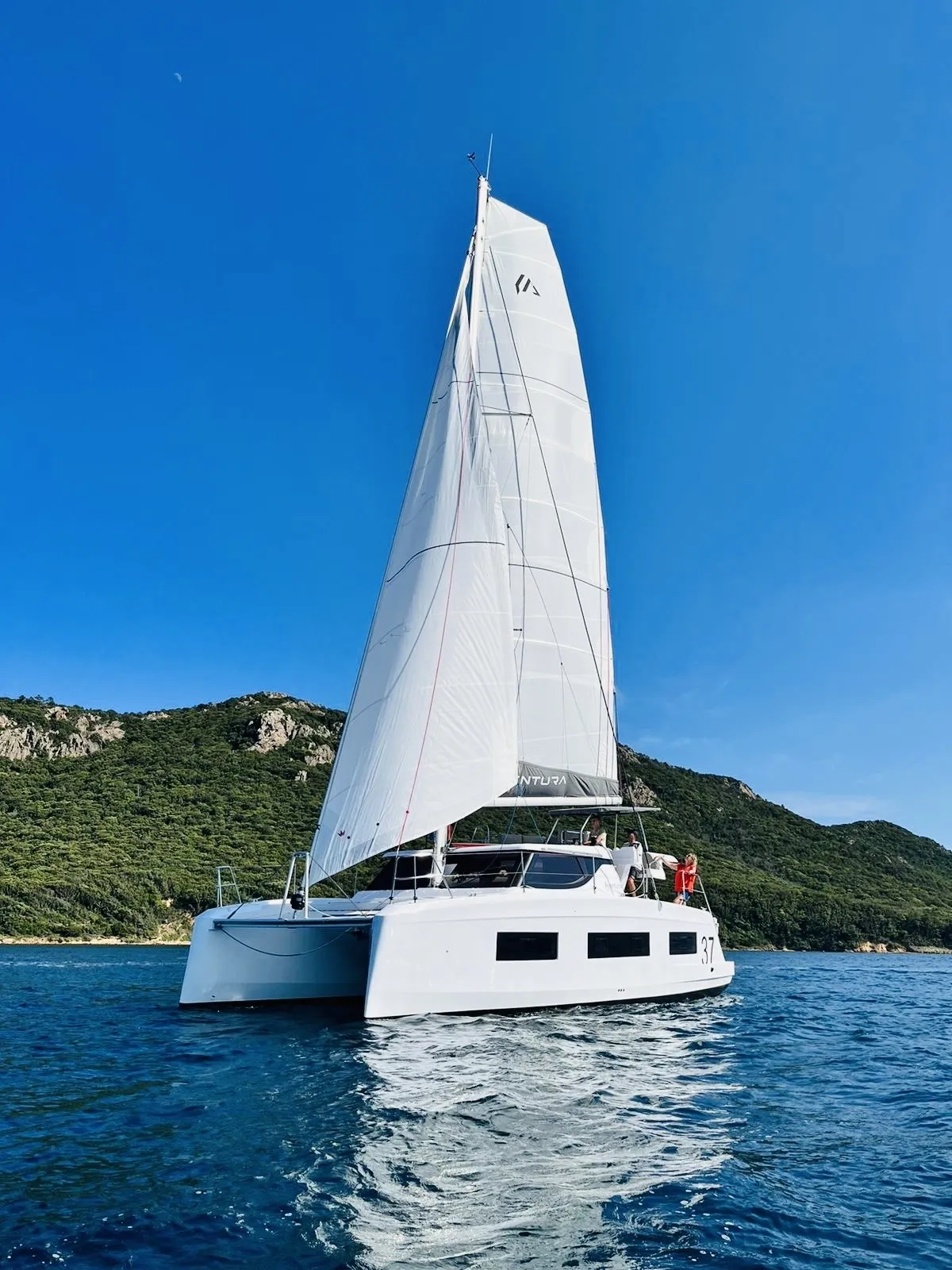 Aventura 37 Classic — yacht photo 1