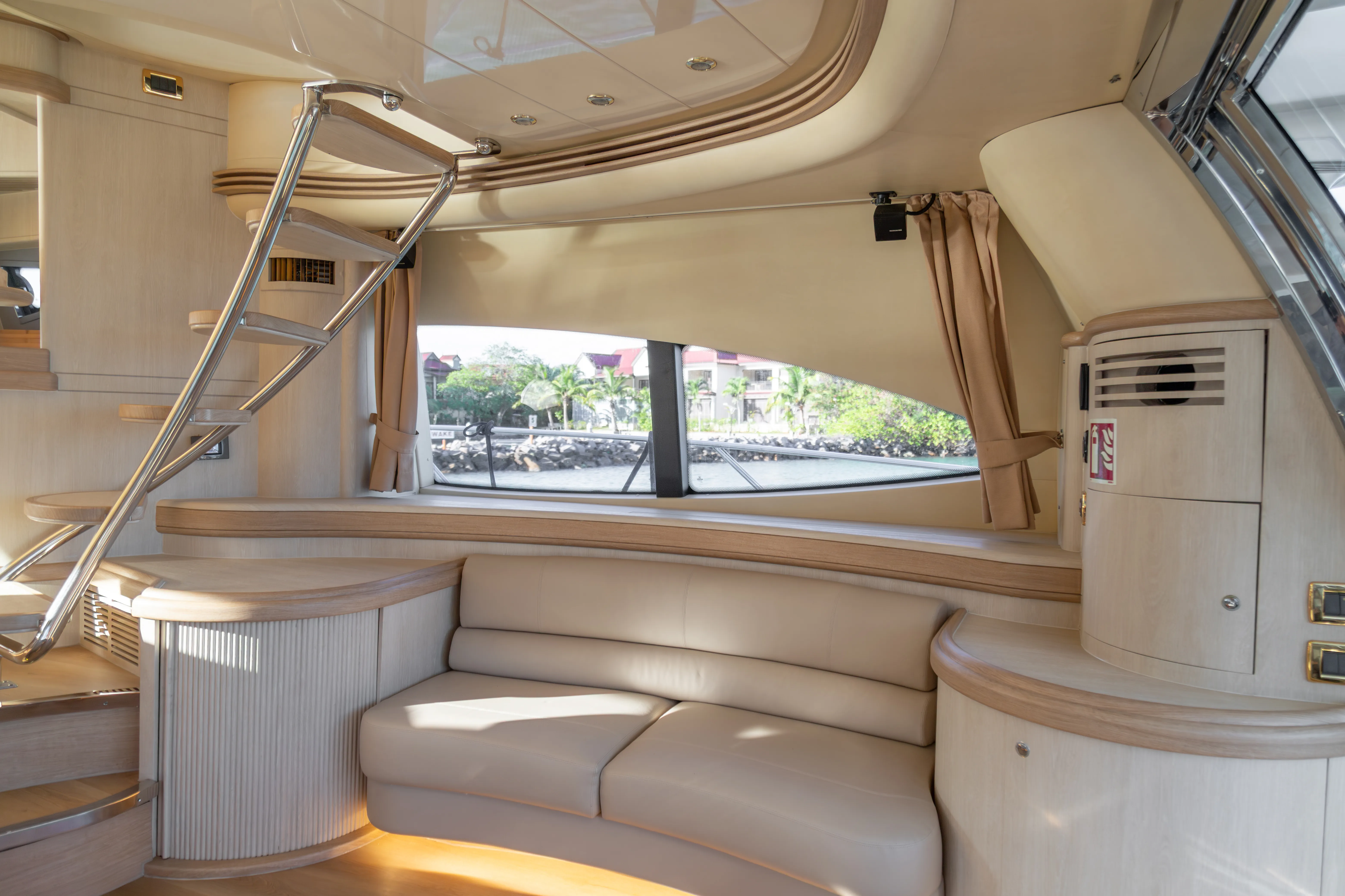 Azimut 68 E Alise — fotografia jachty 15