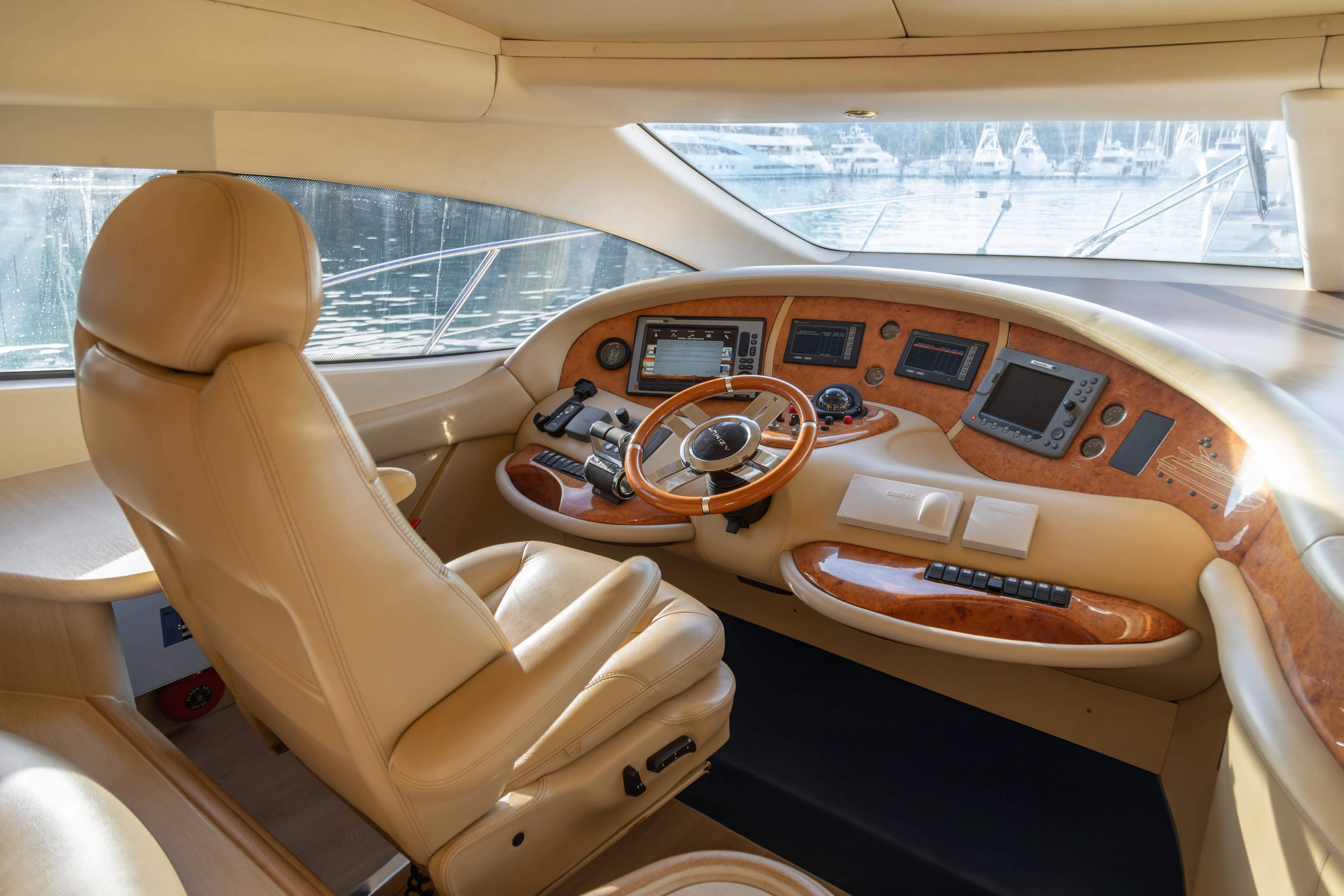 Azimut 68 E Alise — fotografia jachty 60