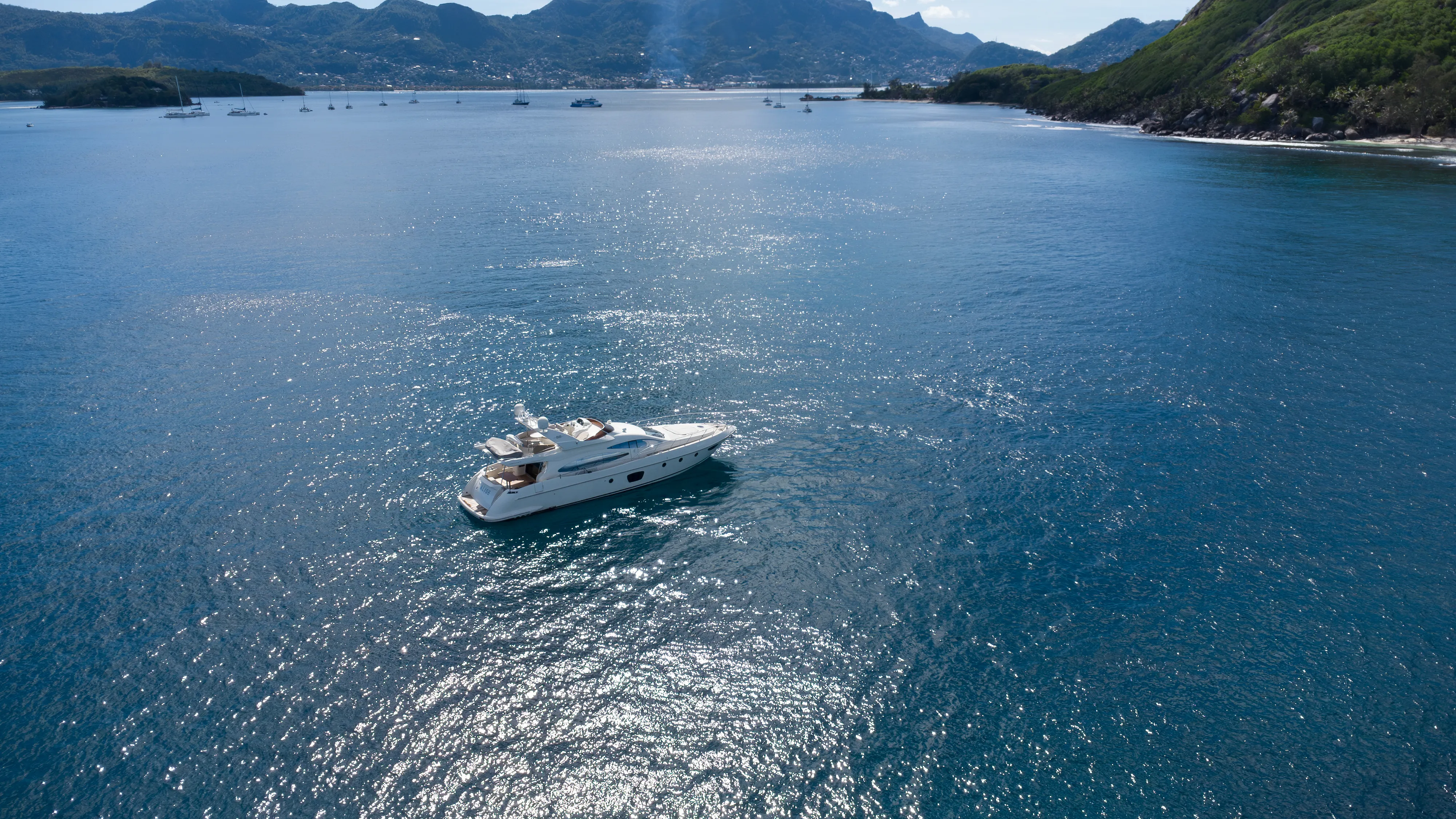 Azimut 68 E Alise — fotografia jachty 5
