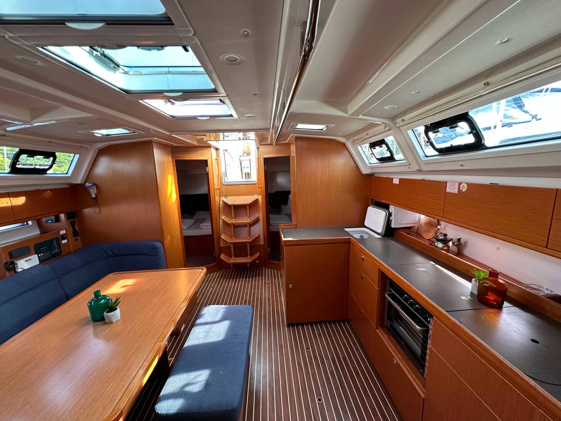 Bavaria 46 Cruiser Vanda — yacht photo 3