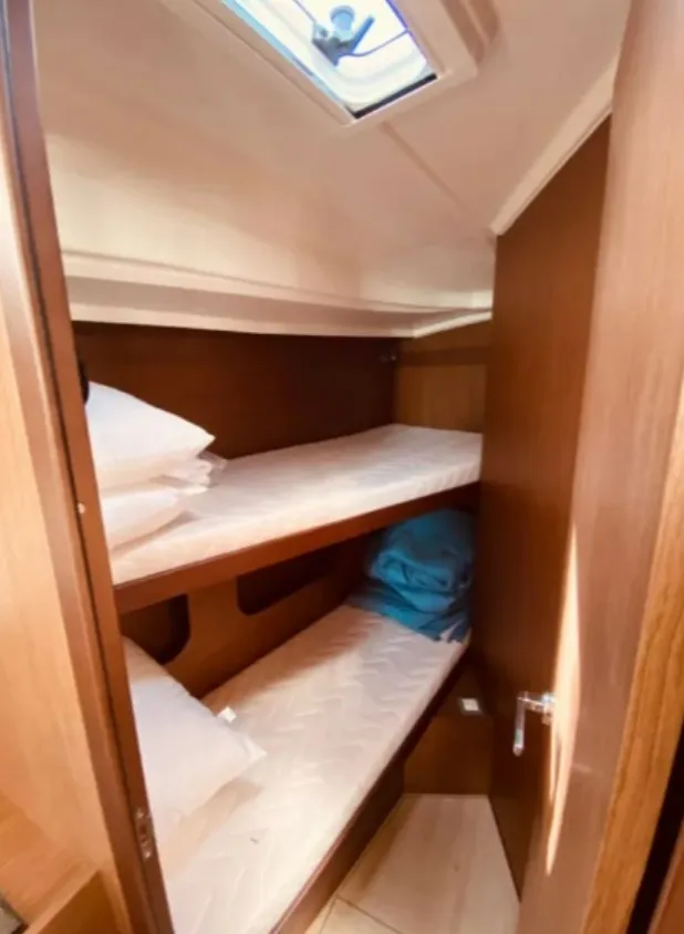 Oceanis 40.1 Yello — jahtikuva 2