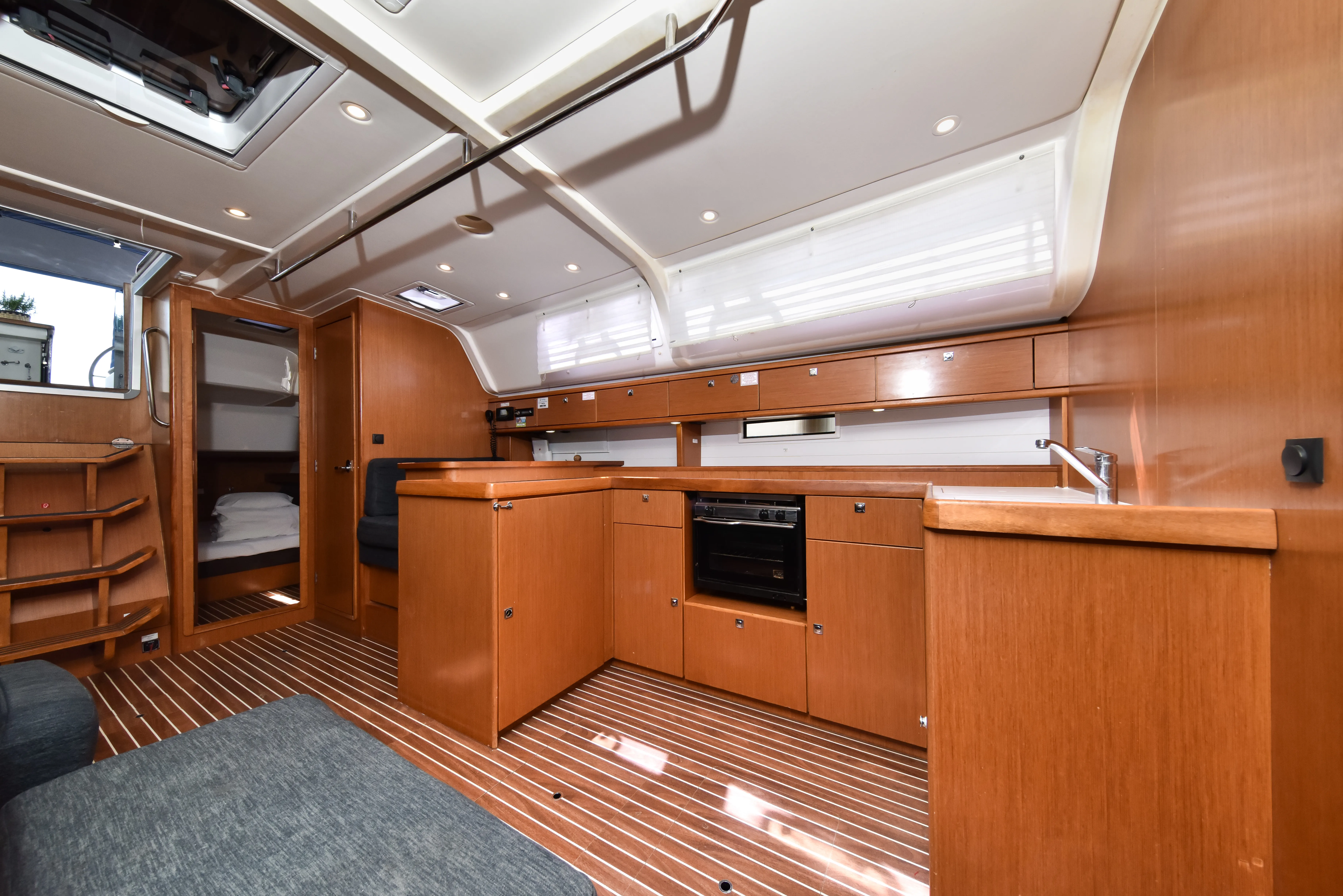 Bavaria Cruiser 51 YOLO — фотография яхты 23