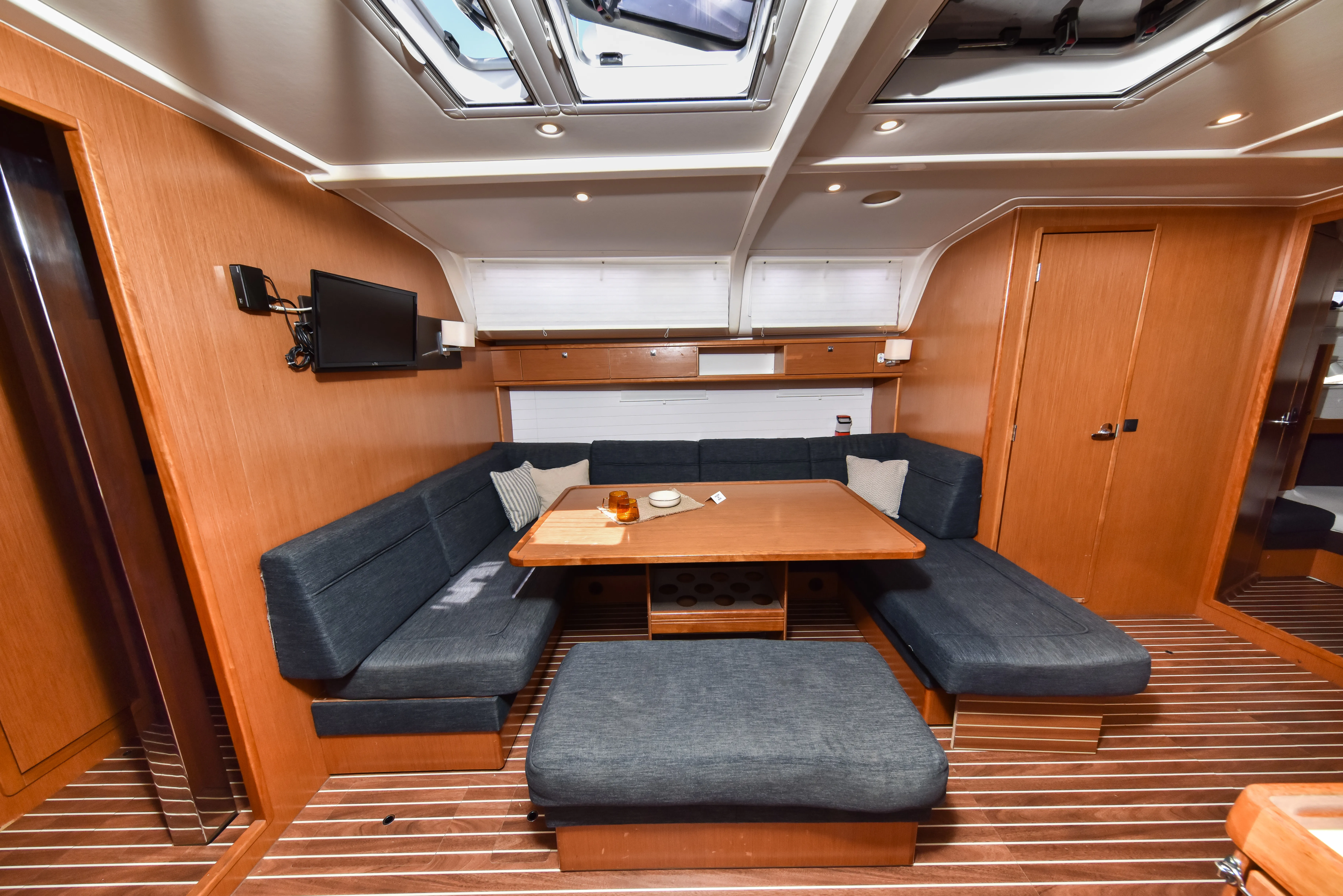 Bavaria Cruiser 51 YOLO — фотография яхты 46