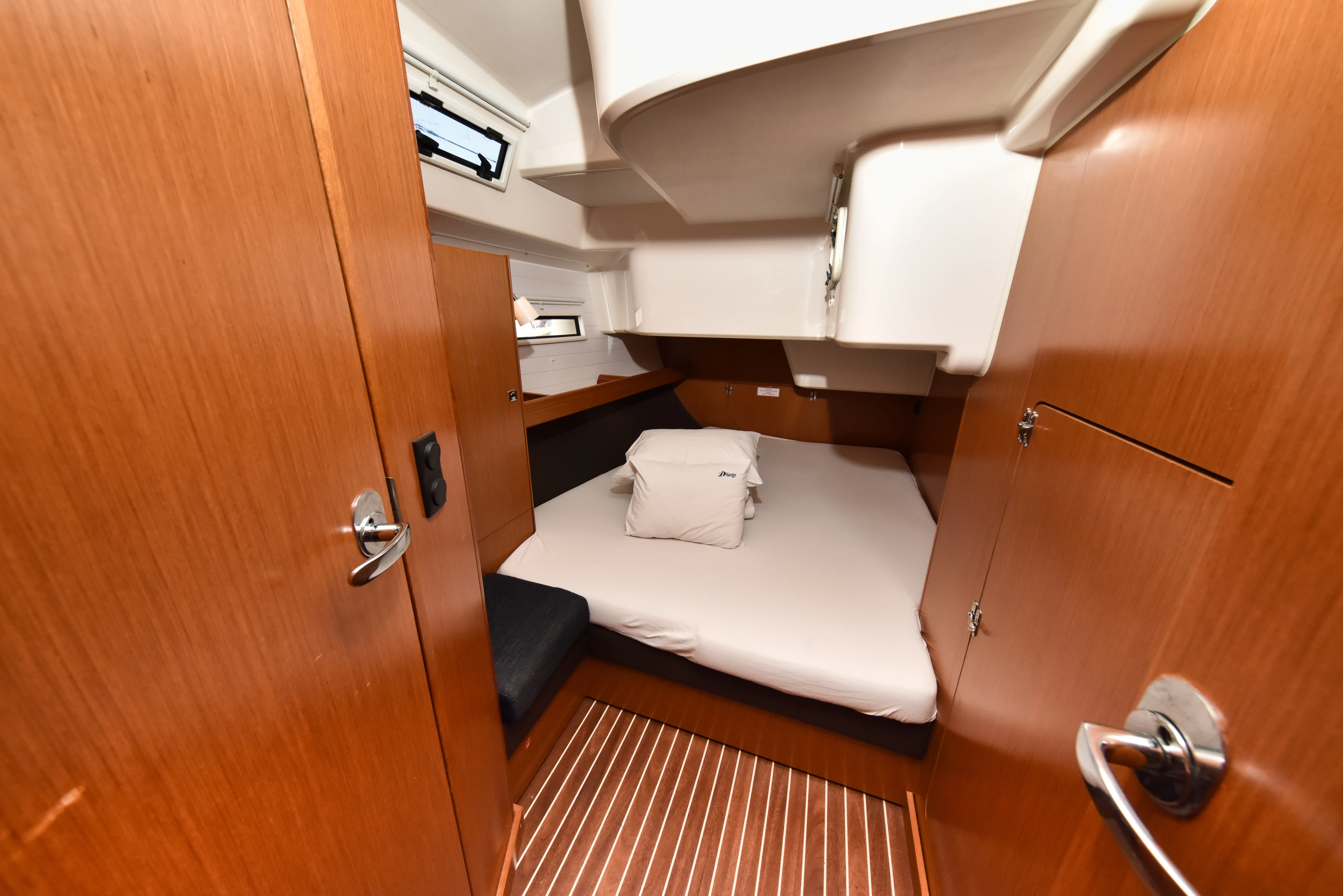 Bavaria Cruiser 51 YOLO — фотография яхты 52