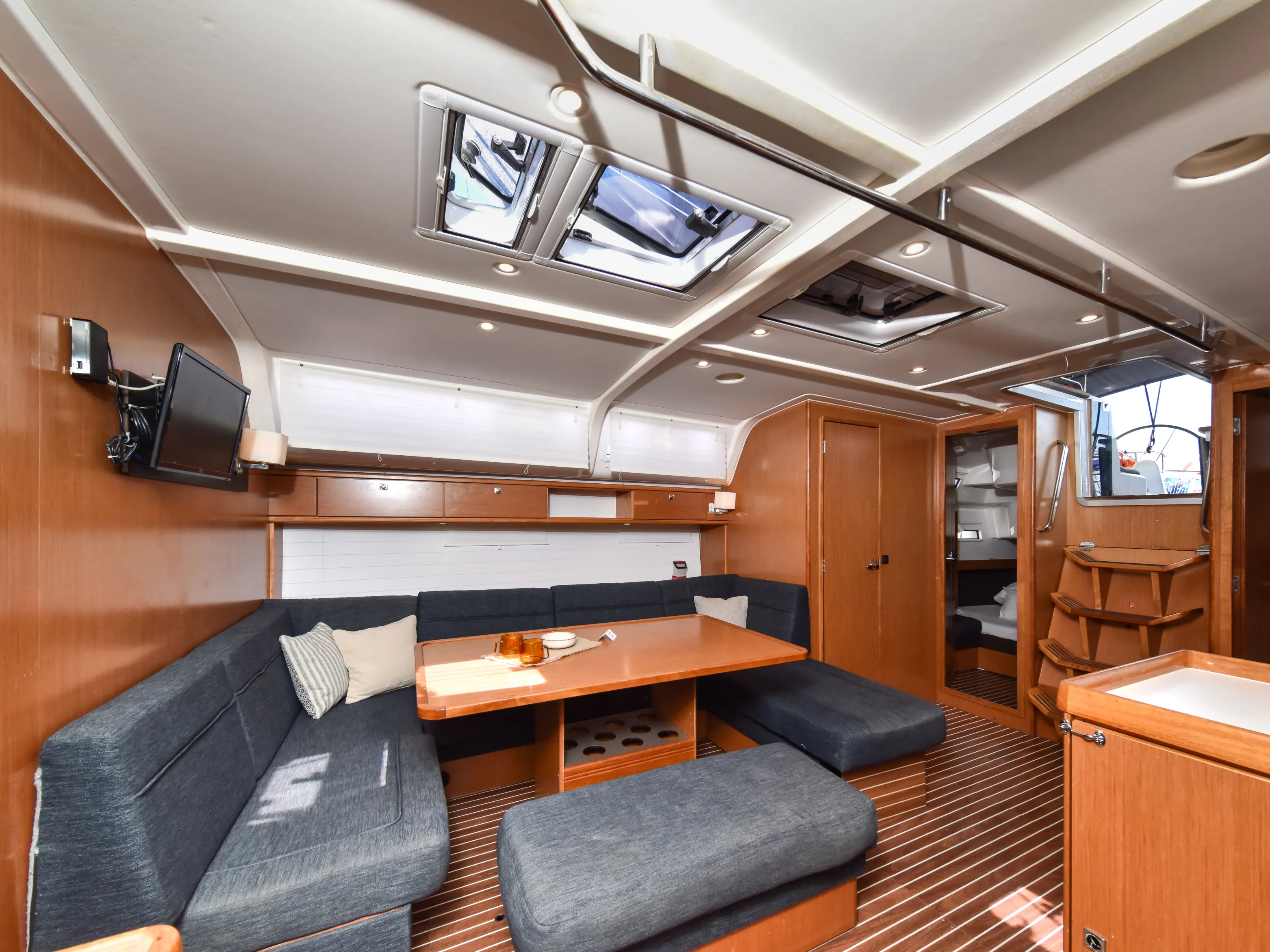 Bavaria Cruiser 51 YOLO — фотография яхты 4