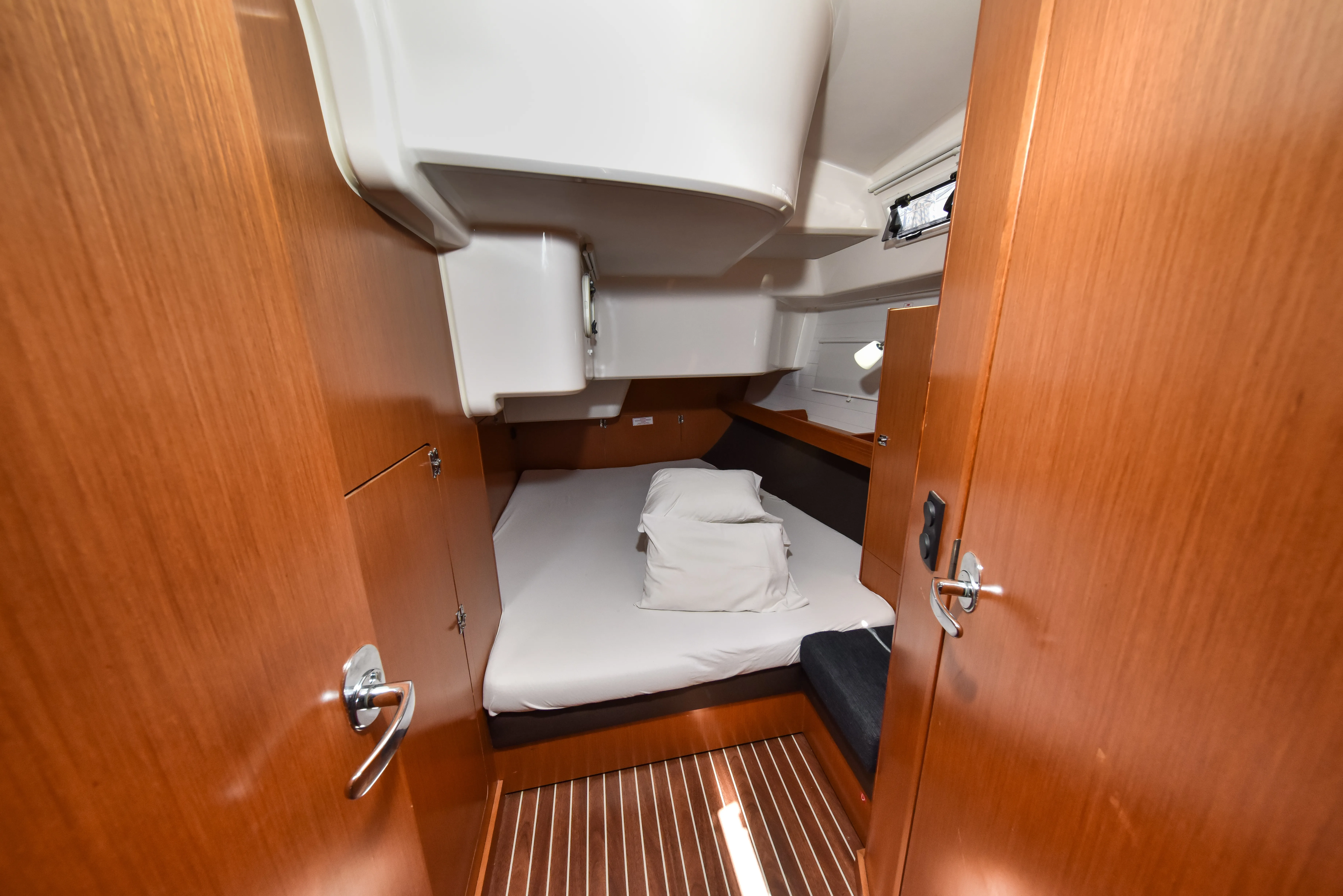 Bavaria Cruiser 51 YOLO — фотография яхты 42