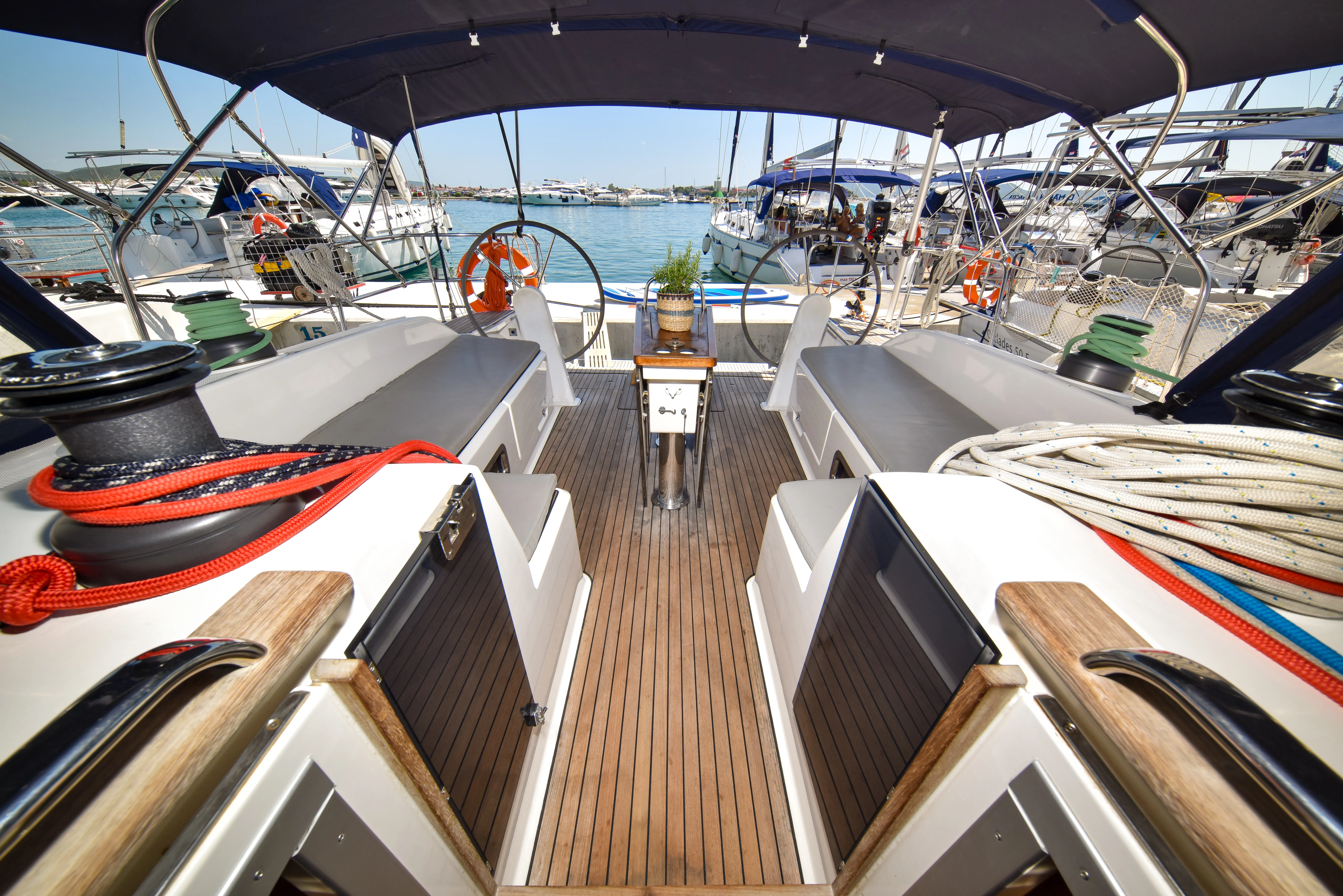 Bavaria Cruiser 51 YOLO — фотография яхты 24