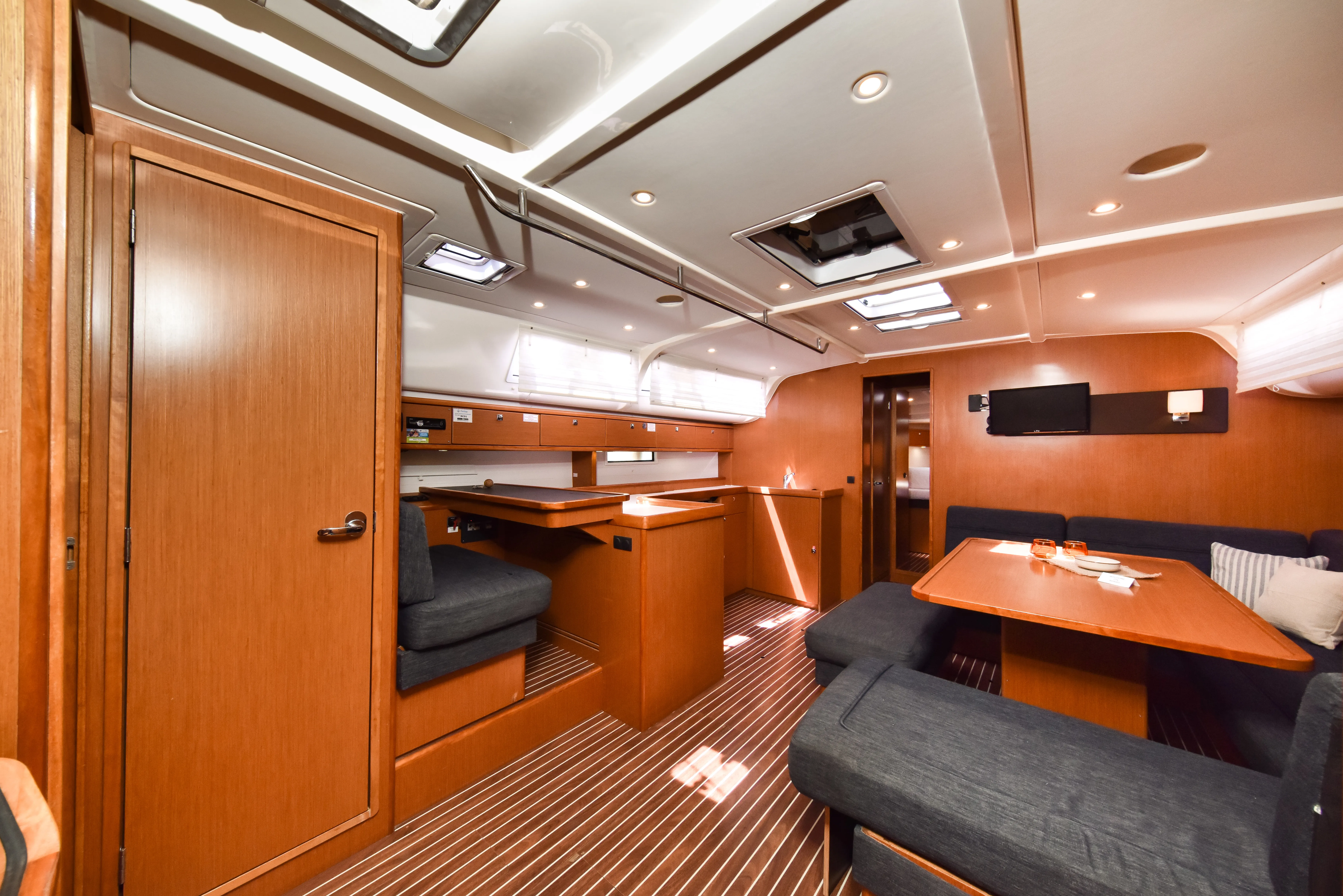 Bavaria Cruiser 51 YOLO — фотография яхты 7