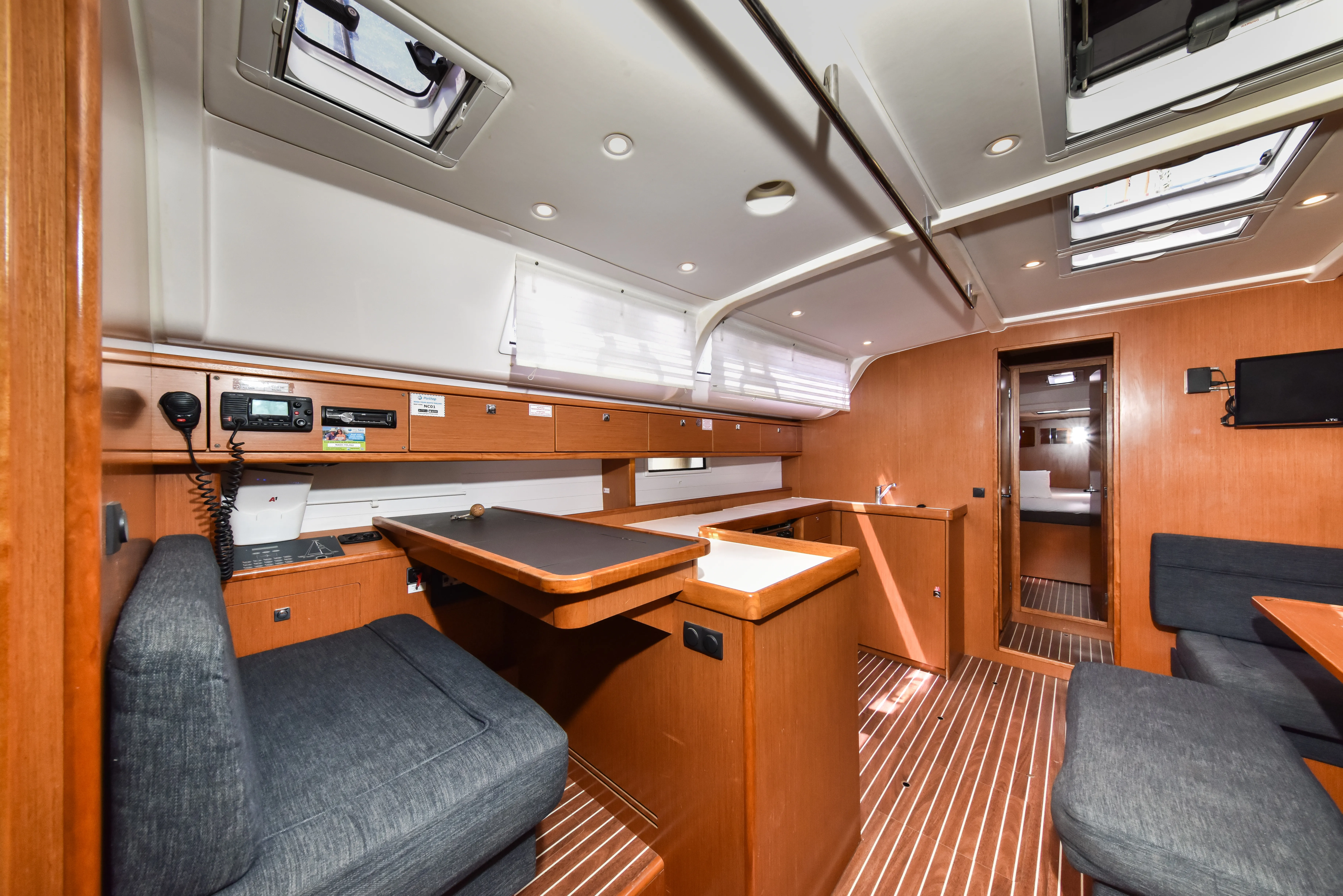 Bavaria Cruiser 51 YOLO — фотография яхты 3