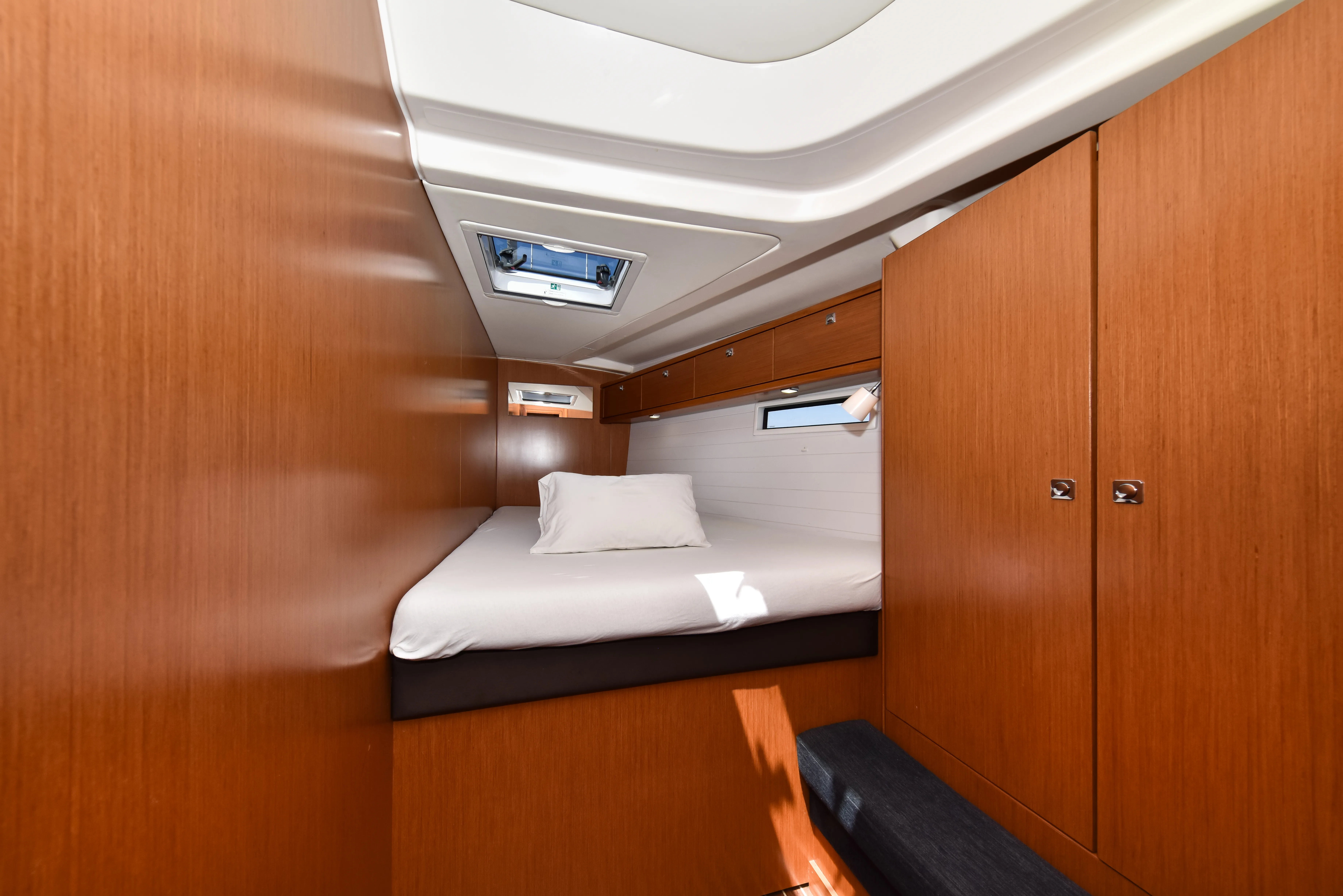 Bavaria Cruiser 51 YOLO — фотография яхты 9