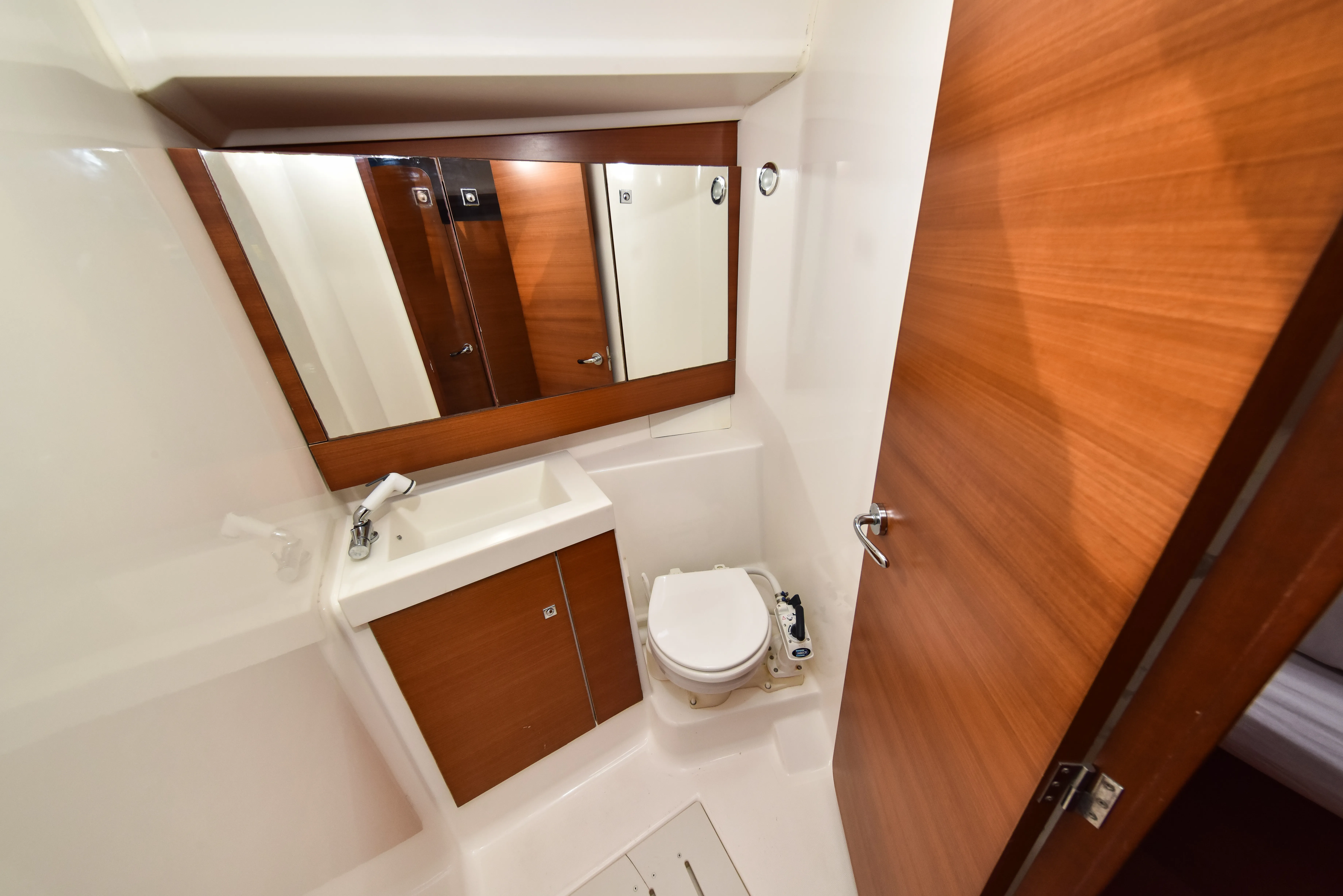 Dufour 410 Grand Large Stella — фотография яхты 15