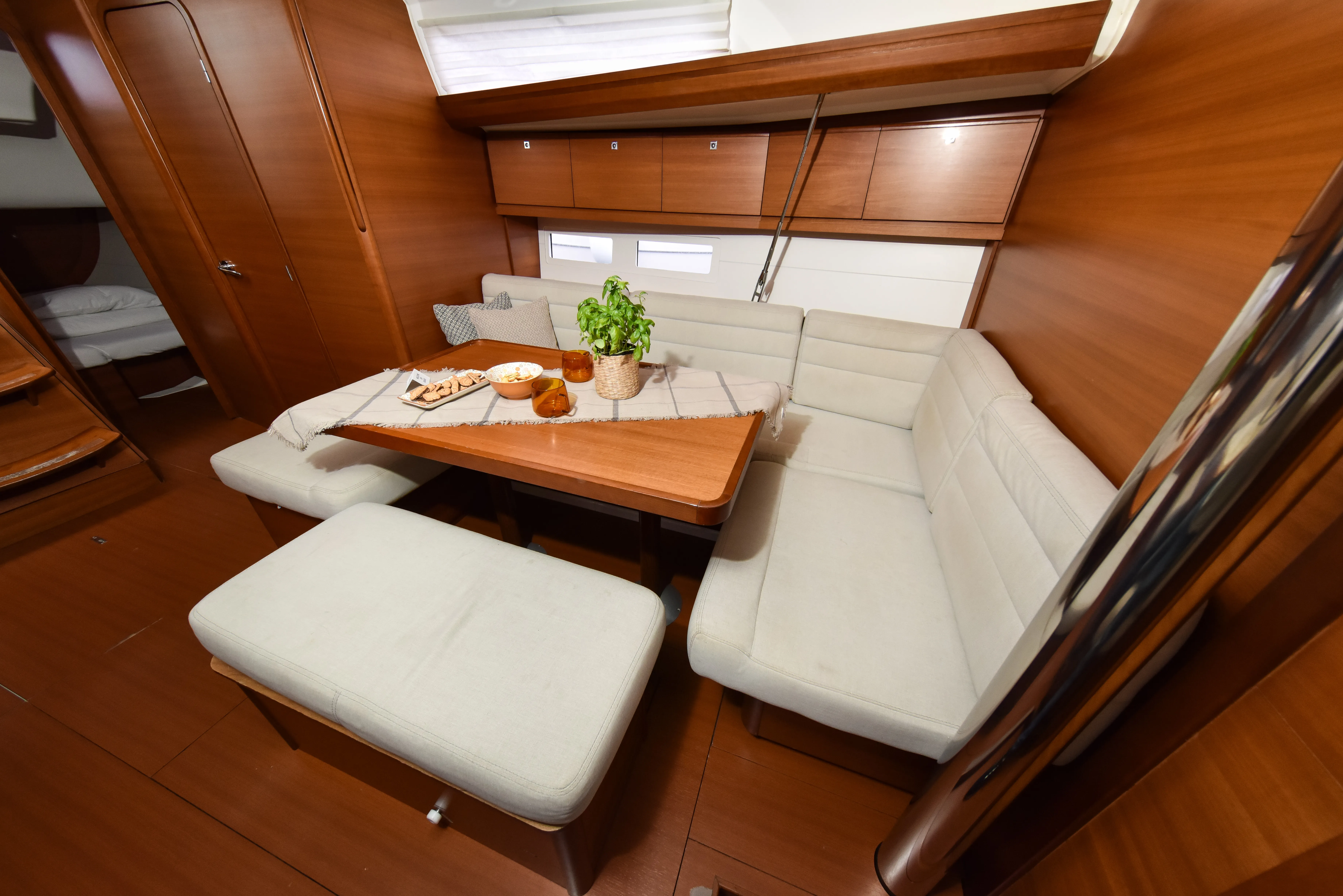 Dufour 410 Grand Large Stella — фотография яхты 6