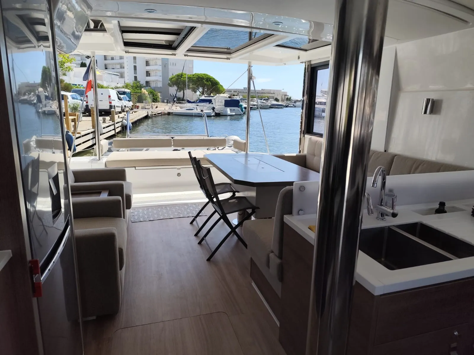 Bali 4.2 FIMA — foto dello yacht n. 2
