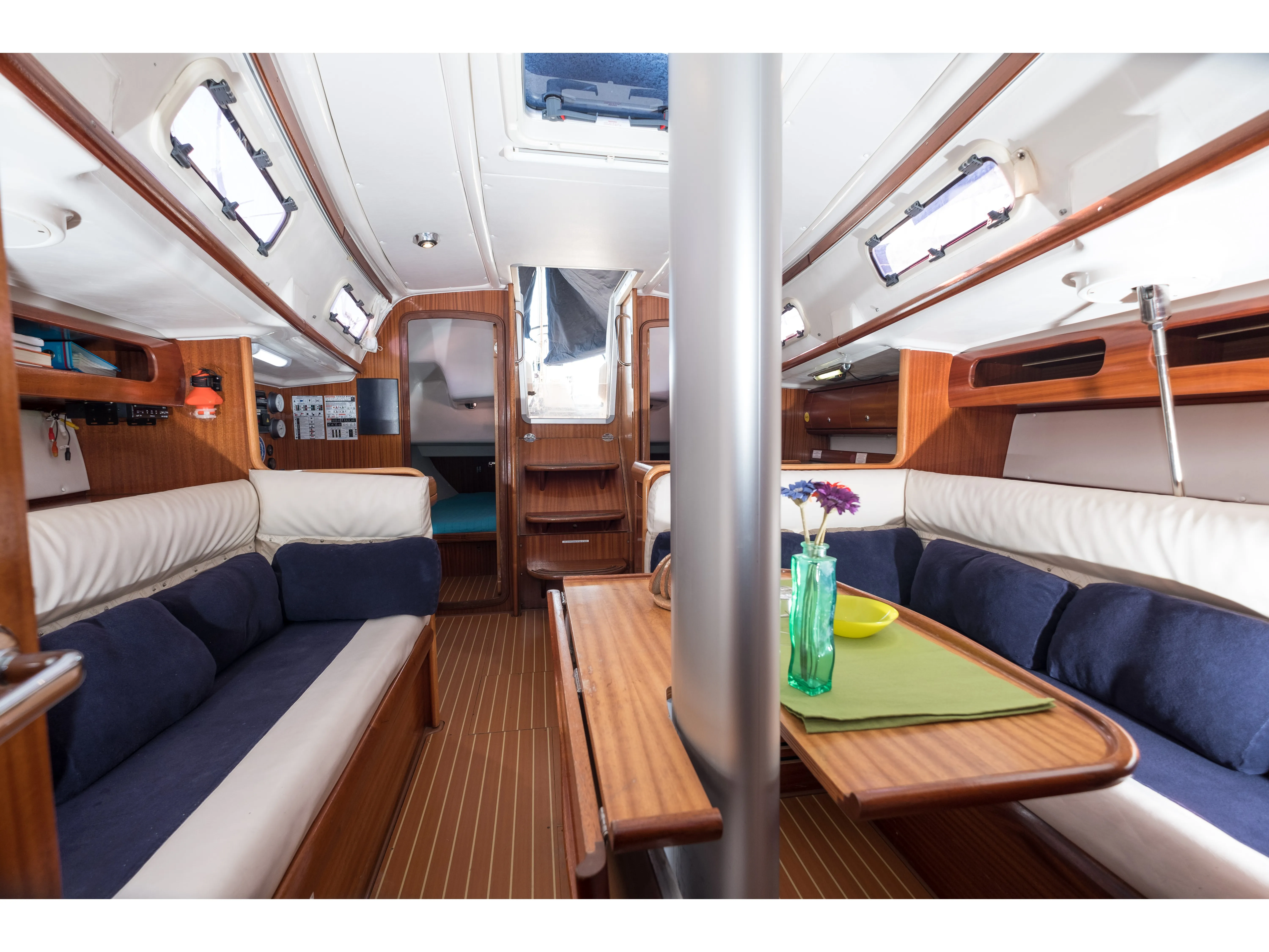 Bavaria 38 Match ARTIX — yacht photo 2