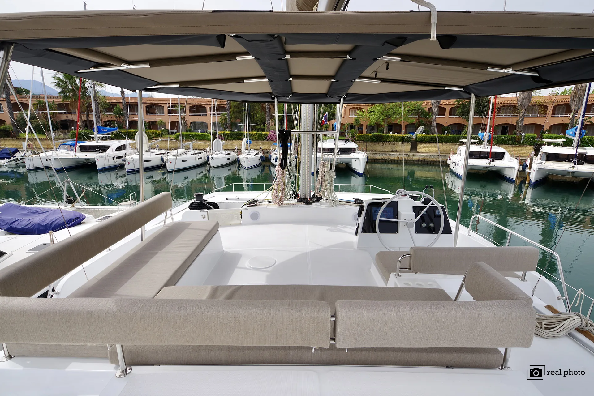 Bali 4.8 Antigone - A/C, Generator, Water maker — jahifoto 8