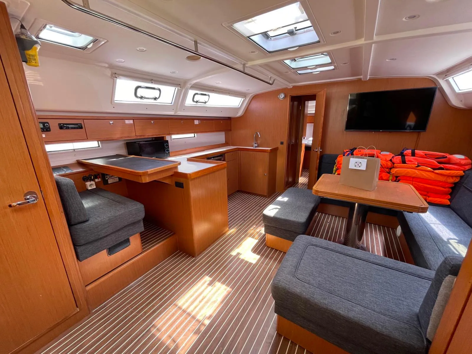 Bavaria Cruiser 51 Anemone — Yachtfoto 3