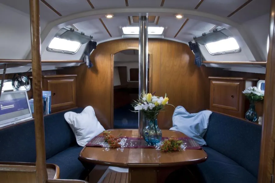 Oceanis 331 SY Romantika — fotografia jachty 3