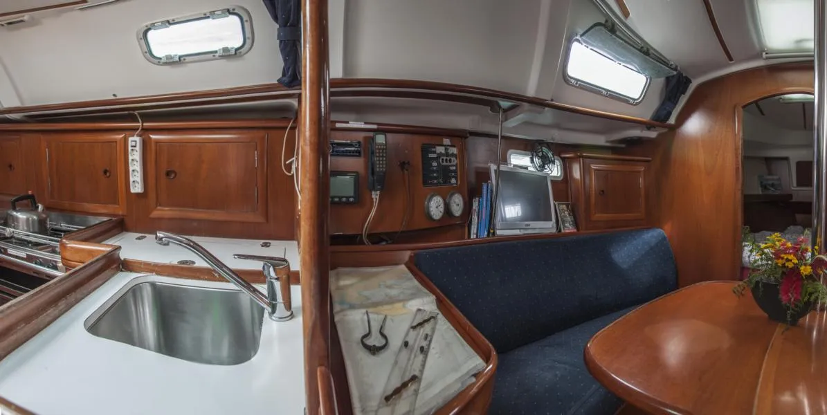 Oceanis 331 SY Romantika — fotografia jachty 4