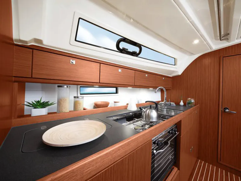 Bavaria Cruiser 41 Urze — jahtikuva 2