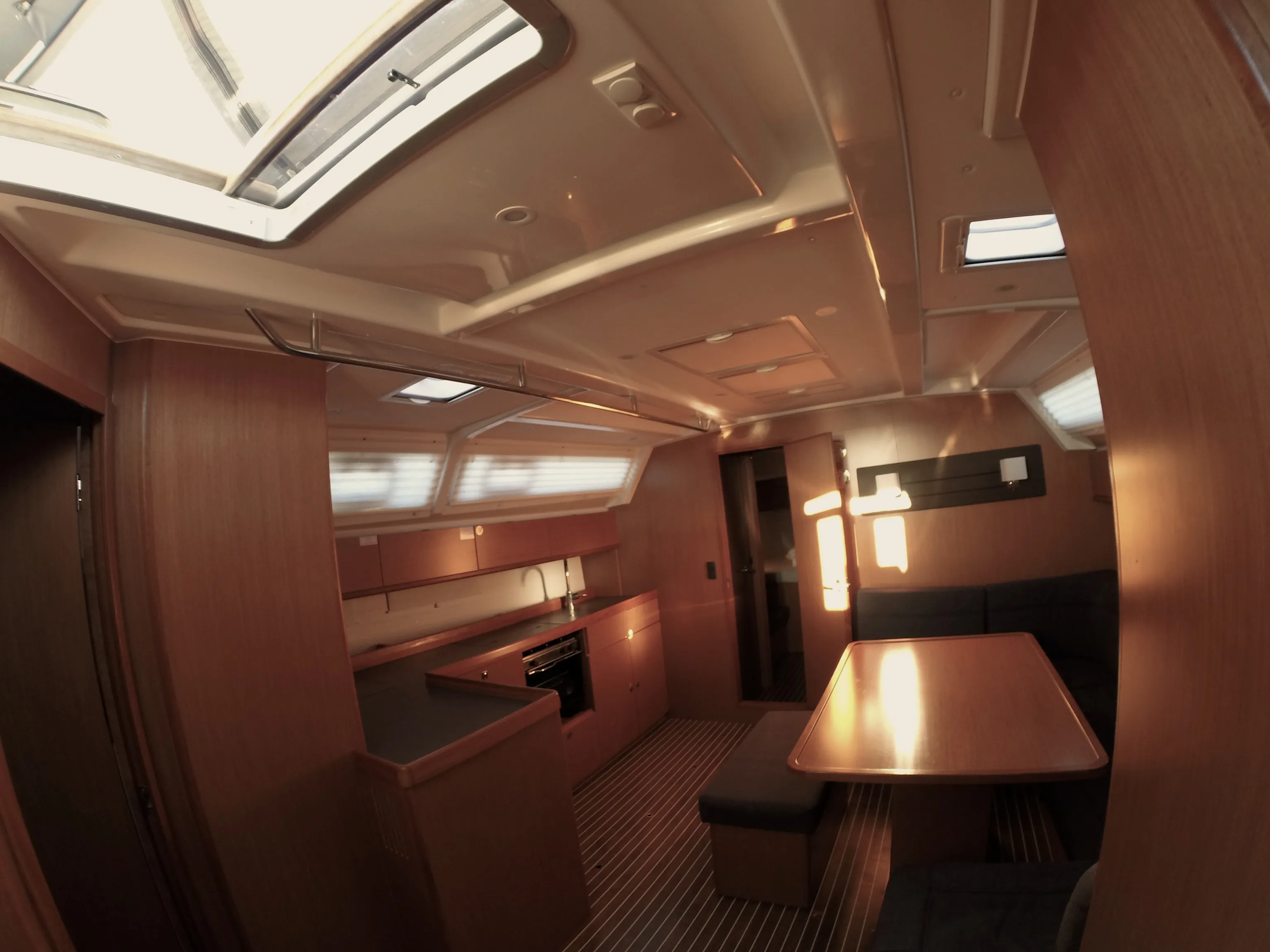 Bavaria Cruiser 46 Elektra — фотография яхты 2