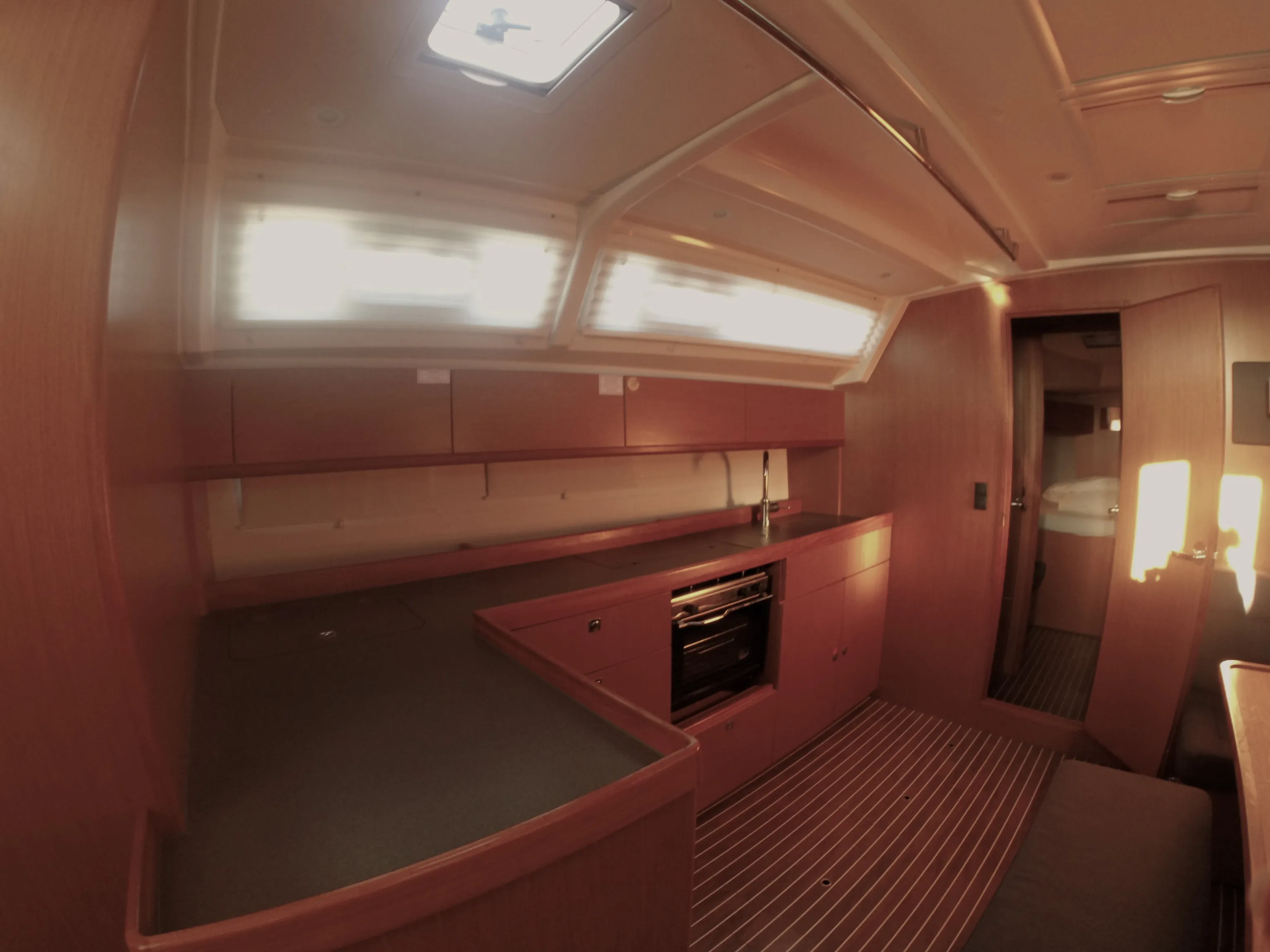 Bavaria Cruiser 46 Elektra — фотография яхты 16