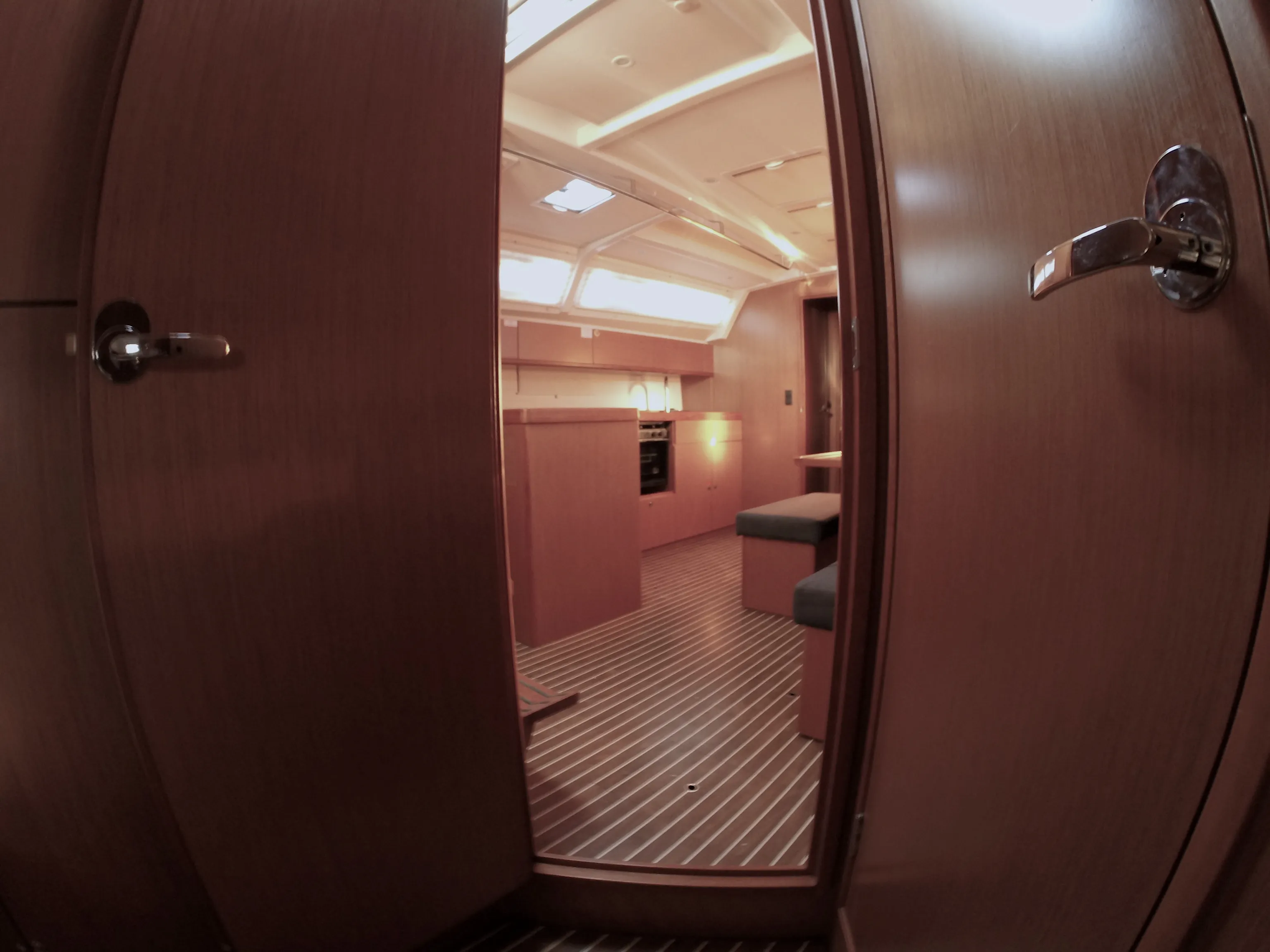 Bavaria Cruiser 46 Elektra — фотография яхты 10