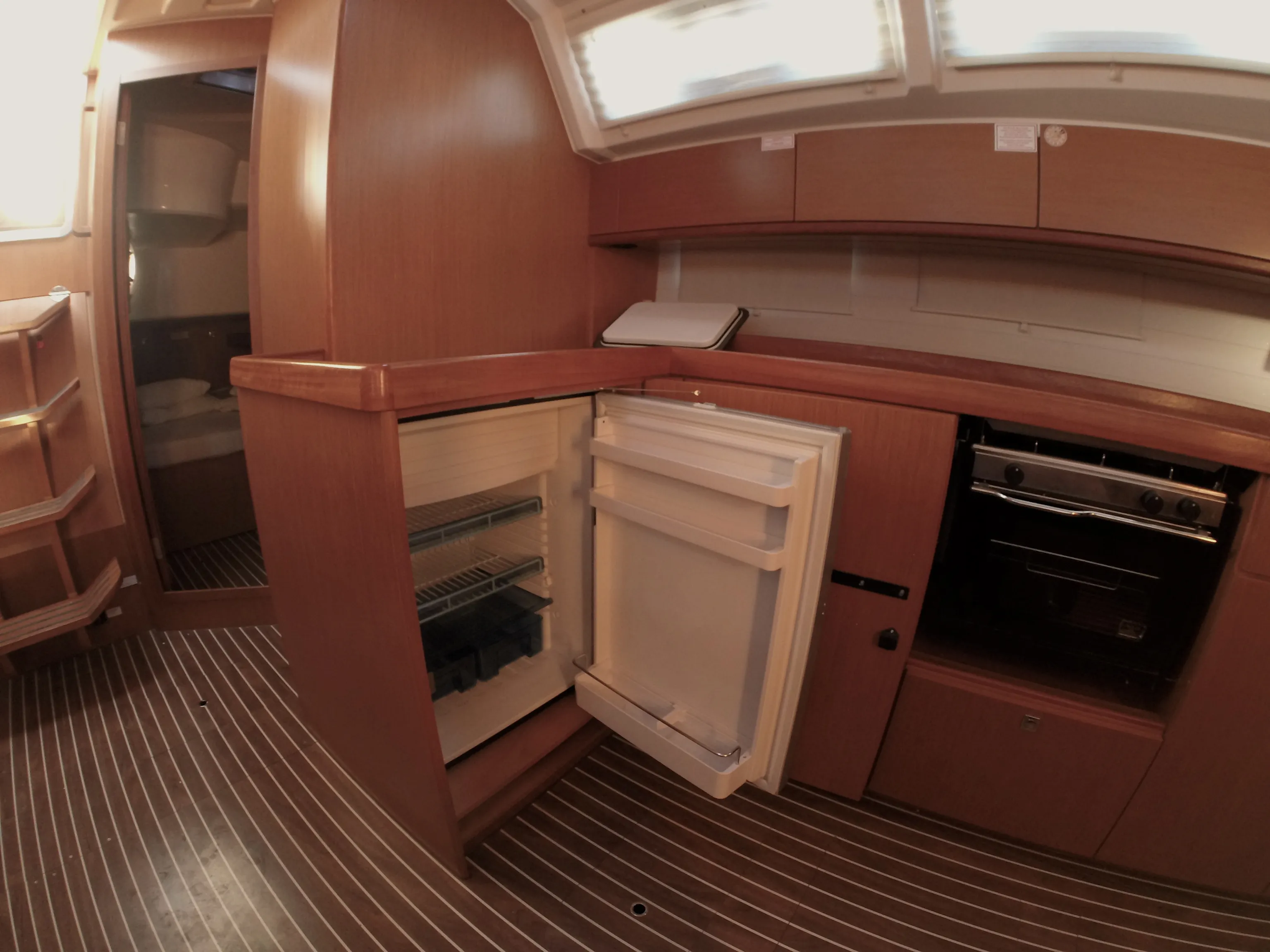 Bavaria Cruiser 46 Elektra — фотография яхты 3