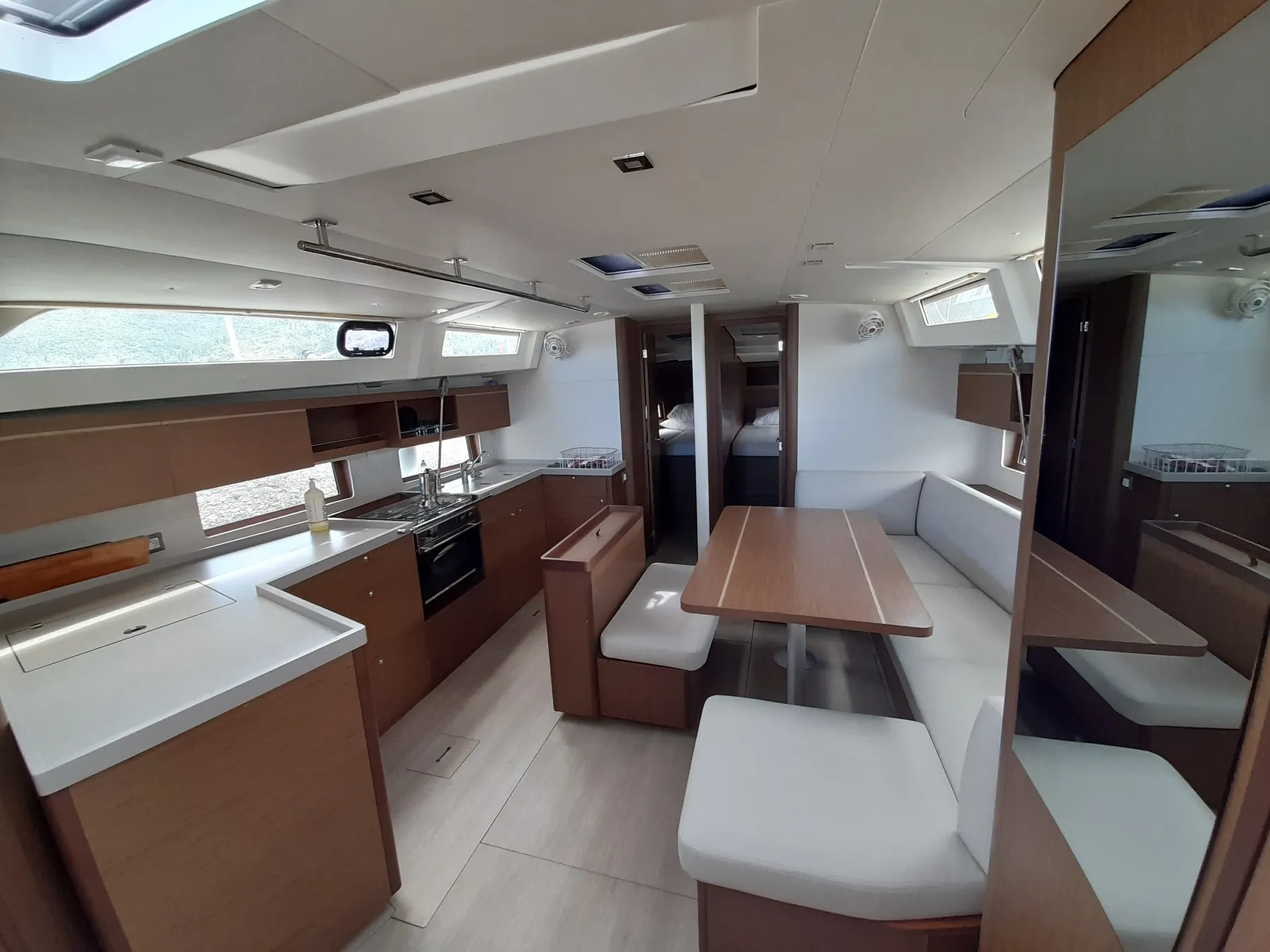 Oceanis 46.1 LUNA — фотография яхты 9