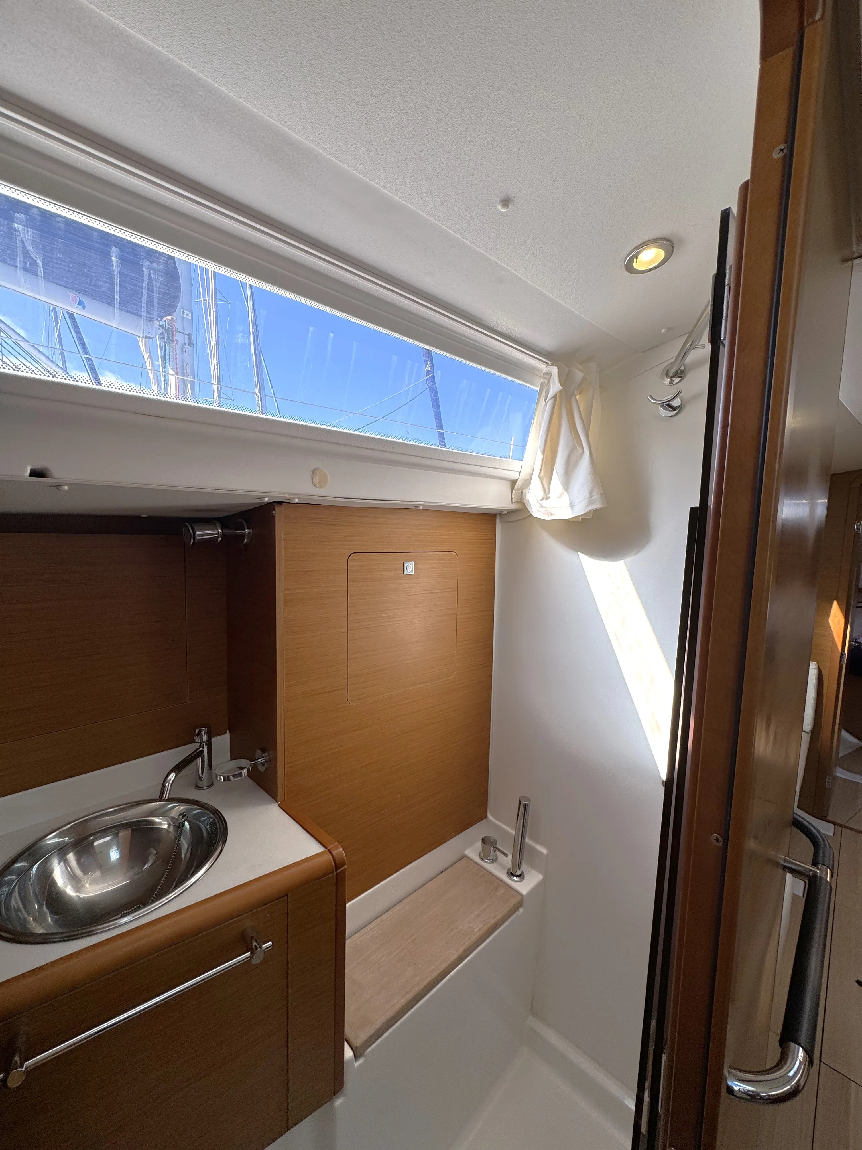 Sun Odyssey 419 Hello Fun — снимка на яхтата 14