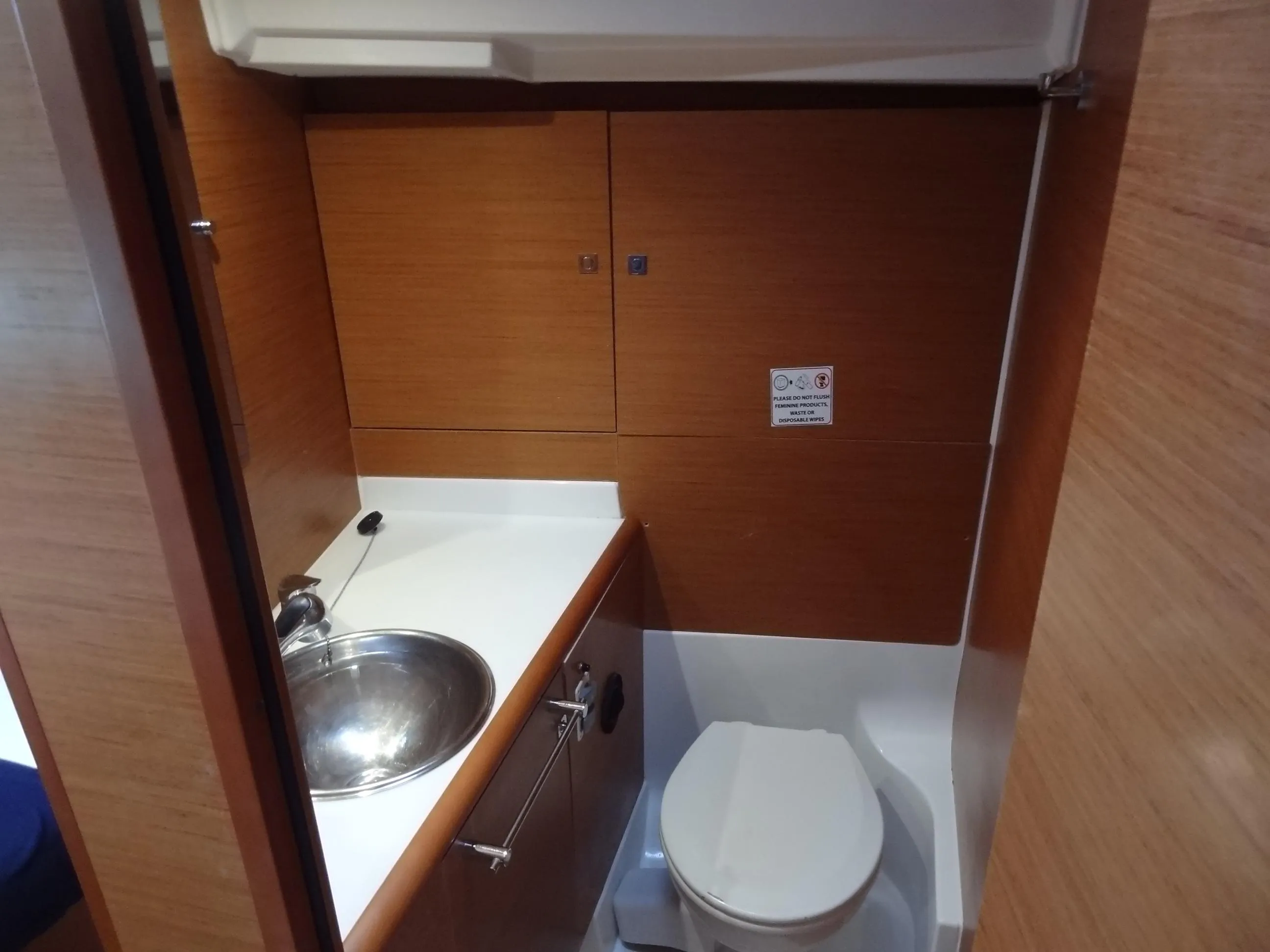 Sun Odyssey 419 Hello Fun — снимка на яхтата 16