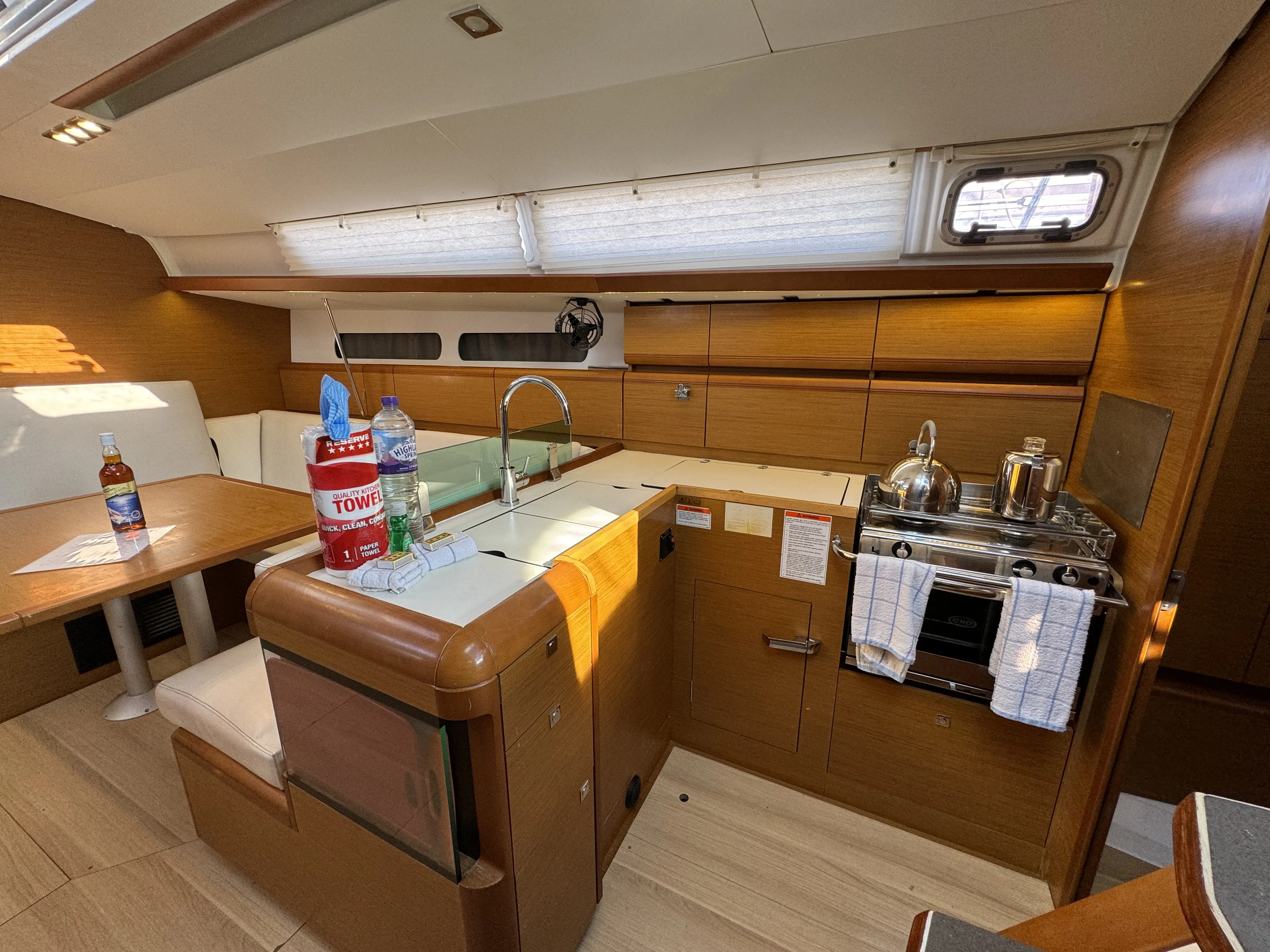 Sun Odyssey 419 Hello Fun — снимка на яхтата 3