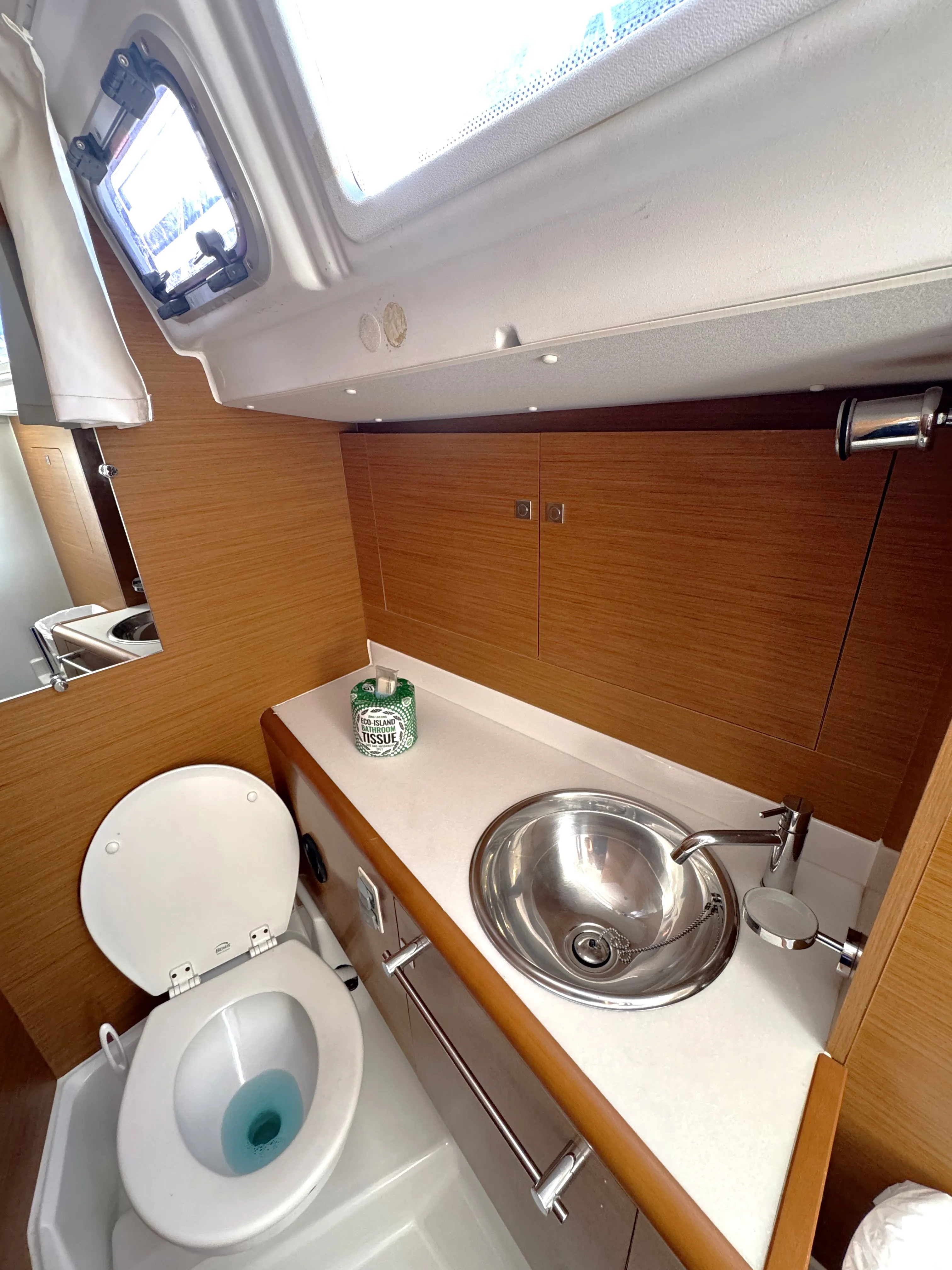 Sun Odyssey 419 Hello Fun — снимка на яхтата 10
