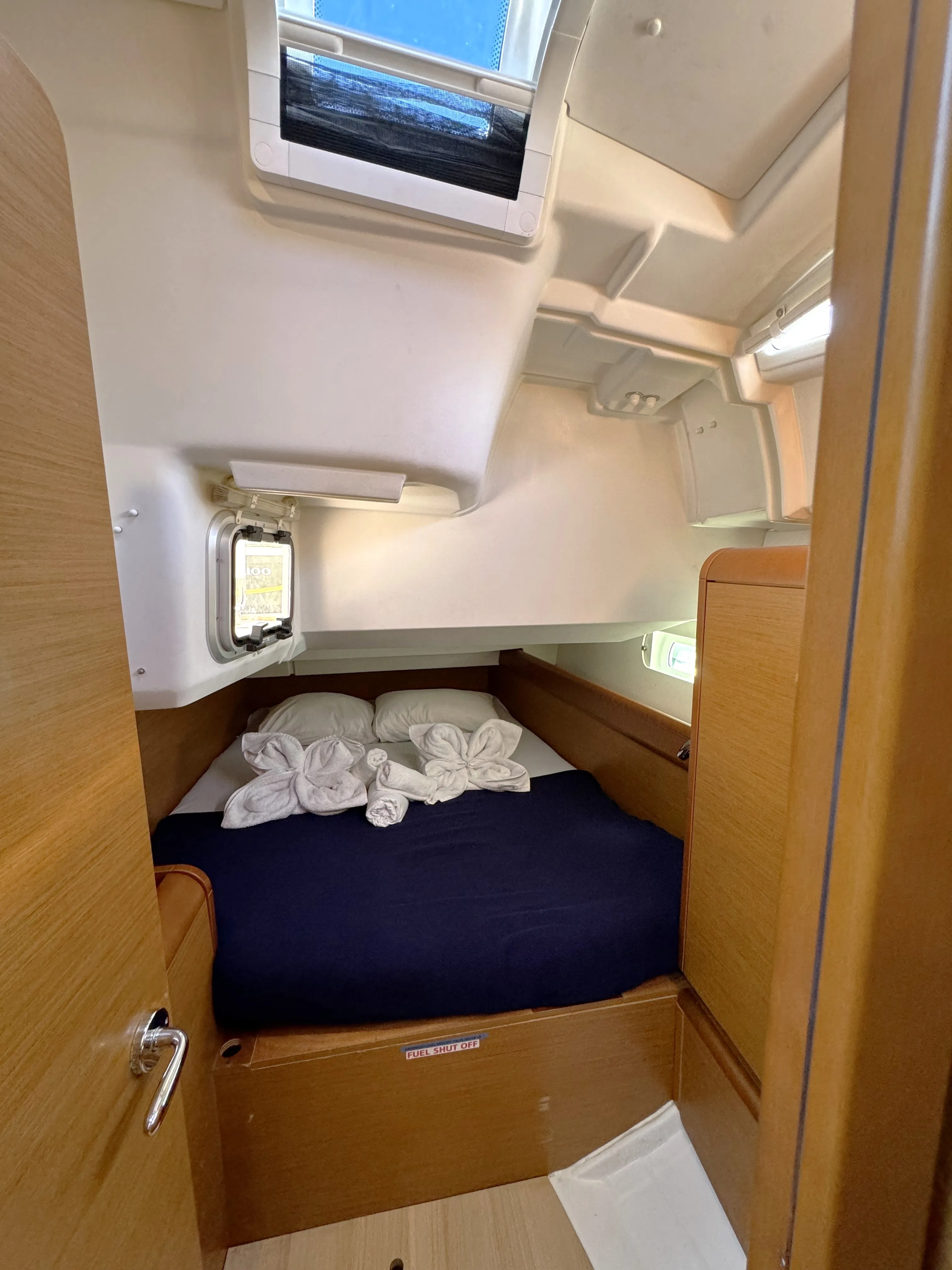 Sun Odyssey 419 Hello Fun — снимка на яхтата 13