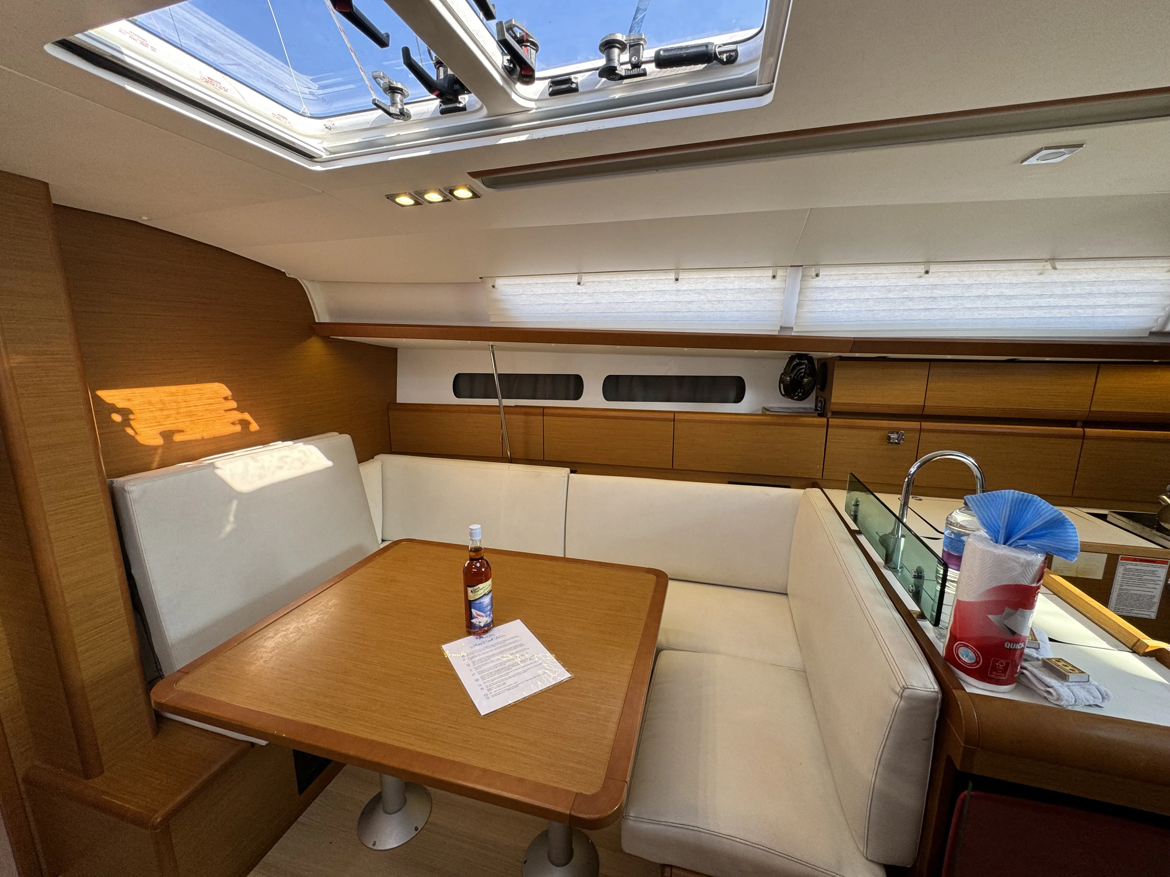 Sun Odyssey 419 Hello Fun — снимка на яхтата 5