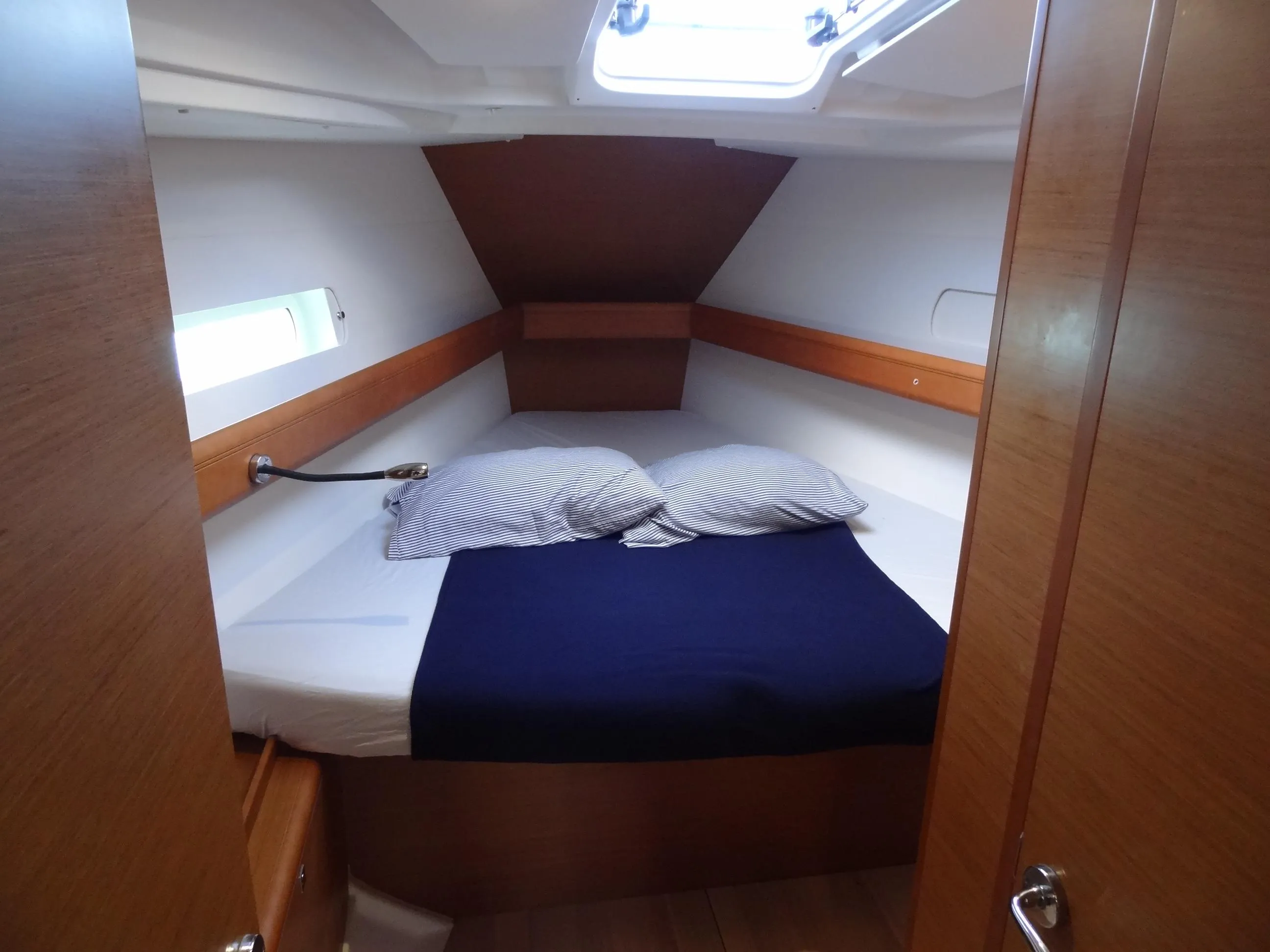 Sun Odyssey 419 Hello Fun — снимка на яхтата 9