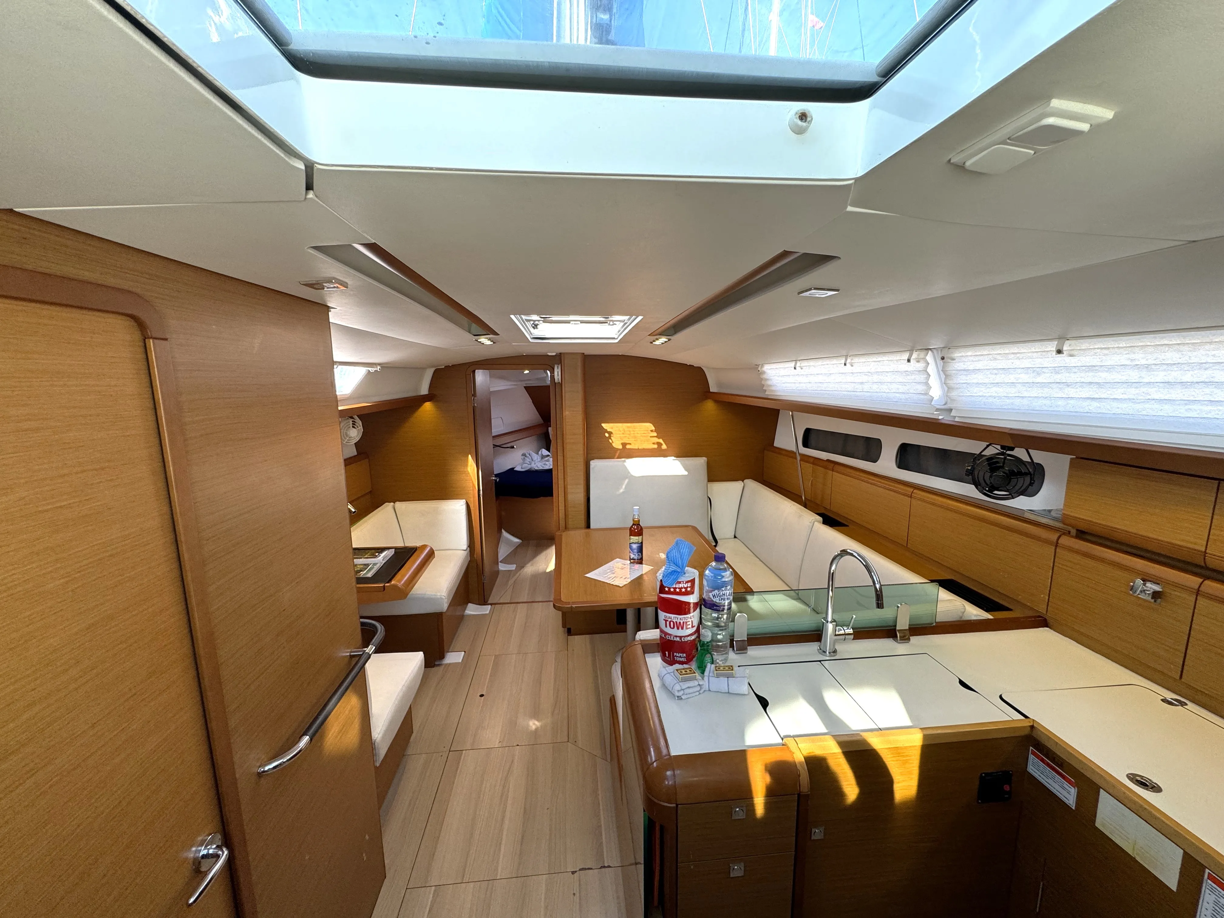 Sun Odyssey 419 Hello Fun — снимка на яхтата 4