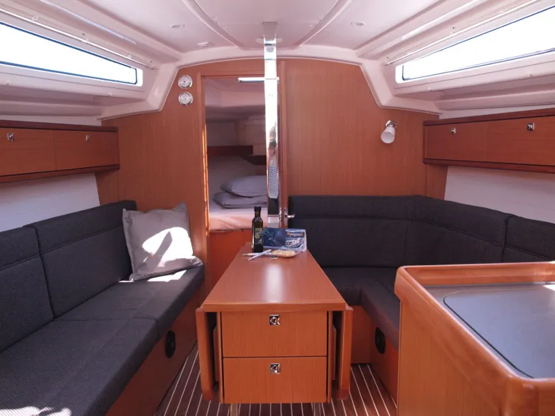 Bavaria Cruiser 33 Sea Lion — фотография яхты 2