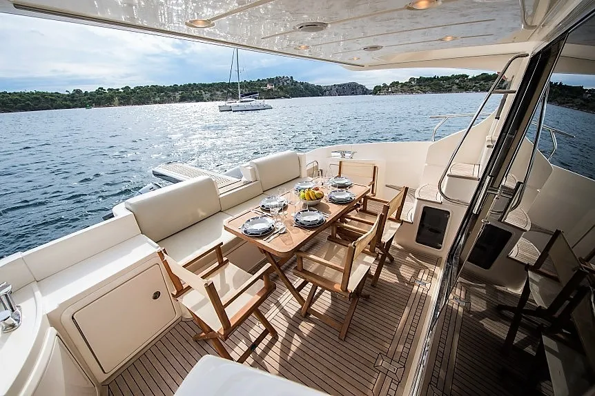 Azimut 47 Skyfall MY — yacht photo 3